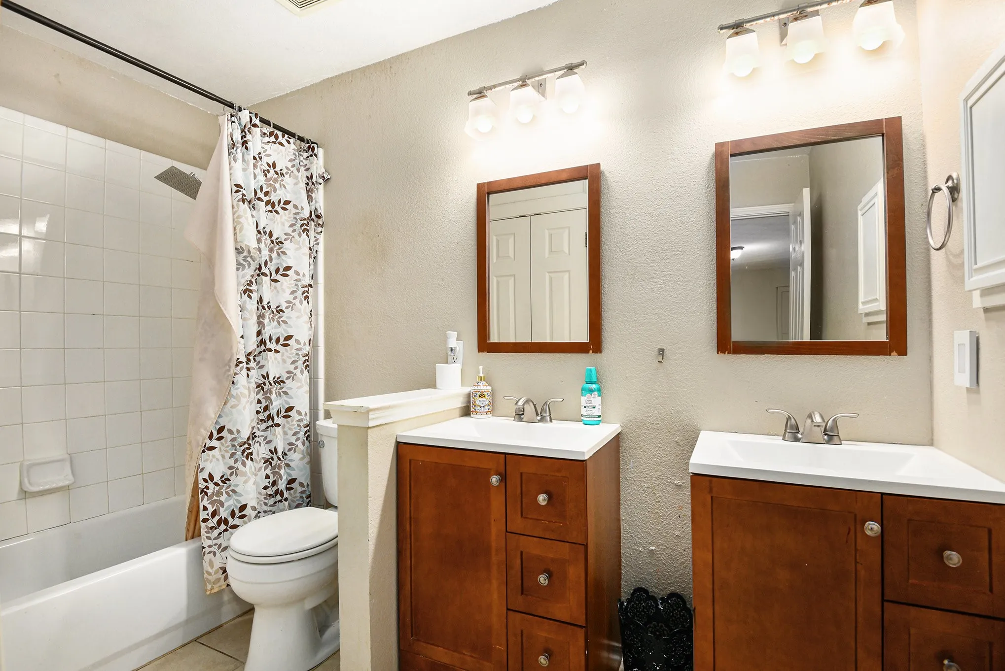 Single Family Residence For Sale in Tarrant County , 1229 Topeka Drive, Saginaw, Texas 76131, 6 Bedroom, 3 Bathroom, 2 Garage spaces, 3,981 Sqft, built in 1999, Preowned, mls#21103708, Real Estate Agent in Saginaw, Homes For Sale in Tarrant county, Homes For Sale in Saginaw, Realtor in Saginaw Texas, Real Estate Brokerage Independent Realty Texas, Luminita Cordes Realtor