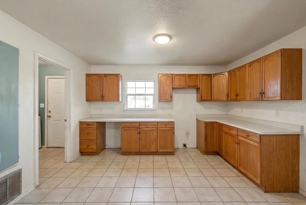 Single Family Residence For Sale in Mc Lennan County , 5288 Ft Graham Road, West, Texas 76691, 3 Bedrooms, 2 Bathrooms, Garage spaces, 1,232 Sqft, built in 2003, Price $175,000, mls#21103610, Real Estate Agent in West, Homes For Sale in Mc Lennan county, Homes For Sale in West, Realtor in West Texas, Real Estate Brokerage Independent Realty Texas, Luminita Cordes Realtor