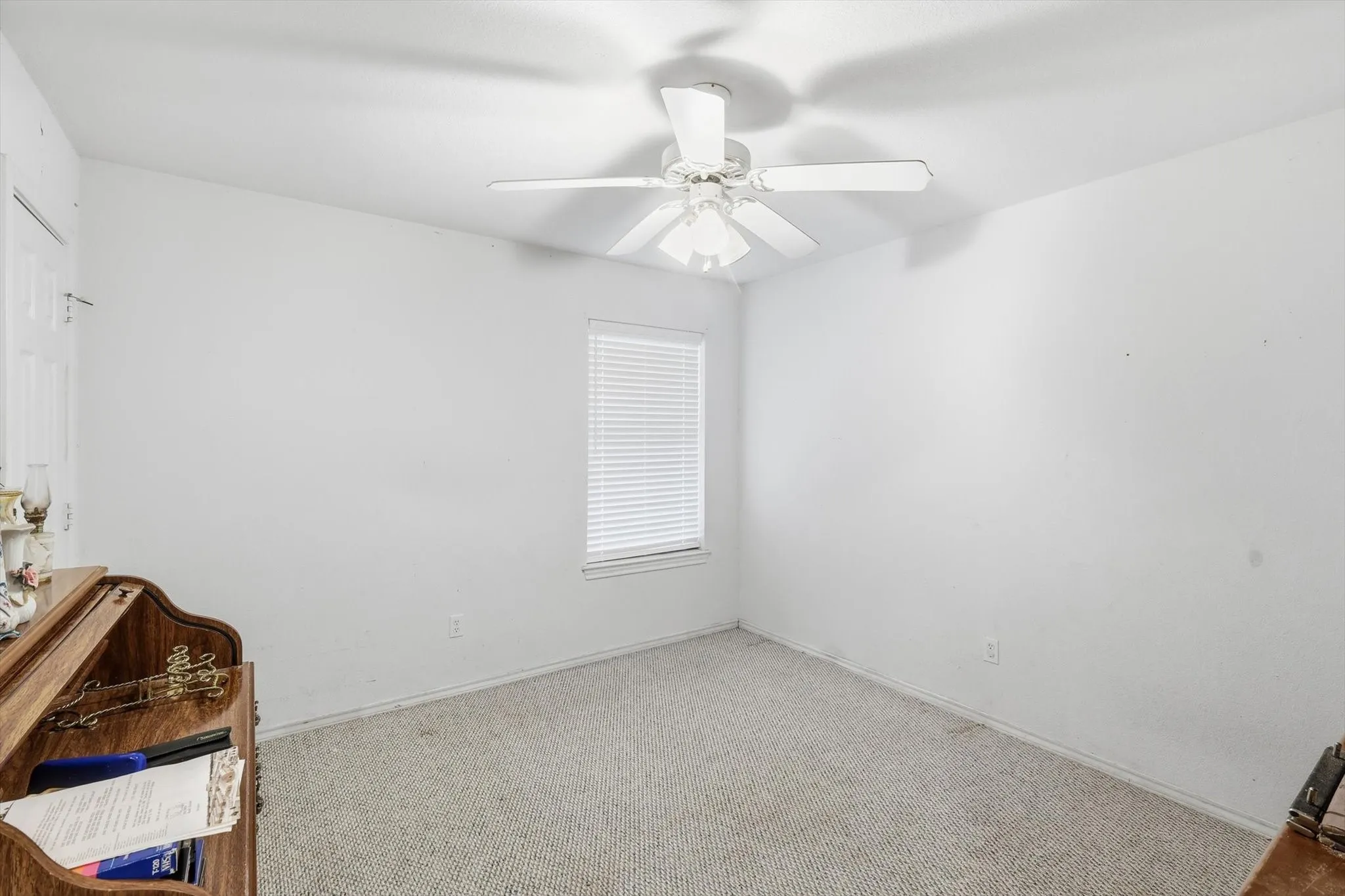 Single Family Residence For Sale in Tarrant County , 11320 Willow Springs Road, Haslet, Texas 76052, 3 Bedroom, 2 Bathroom, 1 Garage spaces, 1,554 Sqft, built in 1998, Preowned, mls#21103952, Real Estate Agent in Haslet, Homes For Sale in Tarrant county, Homes For Sale in Haslet, Realtor in Haslet Texas, Real Estate Brokerage Independent Realty Texas, Luminita Cordes Realtor