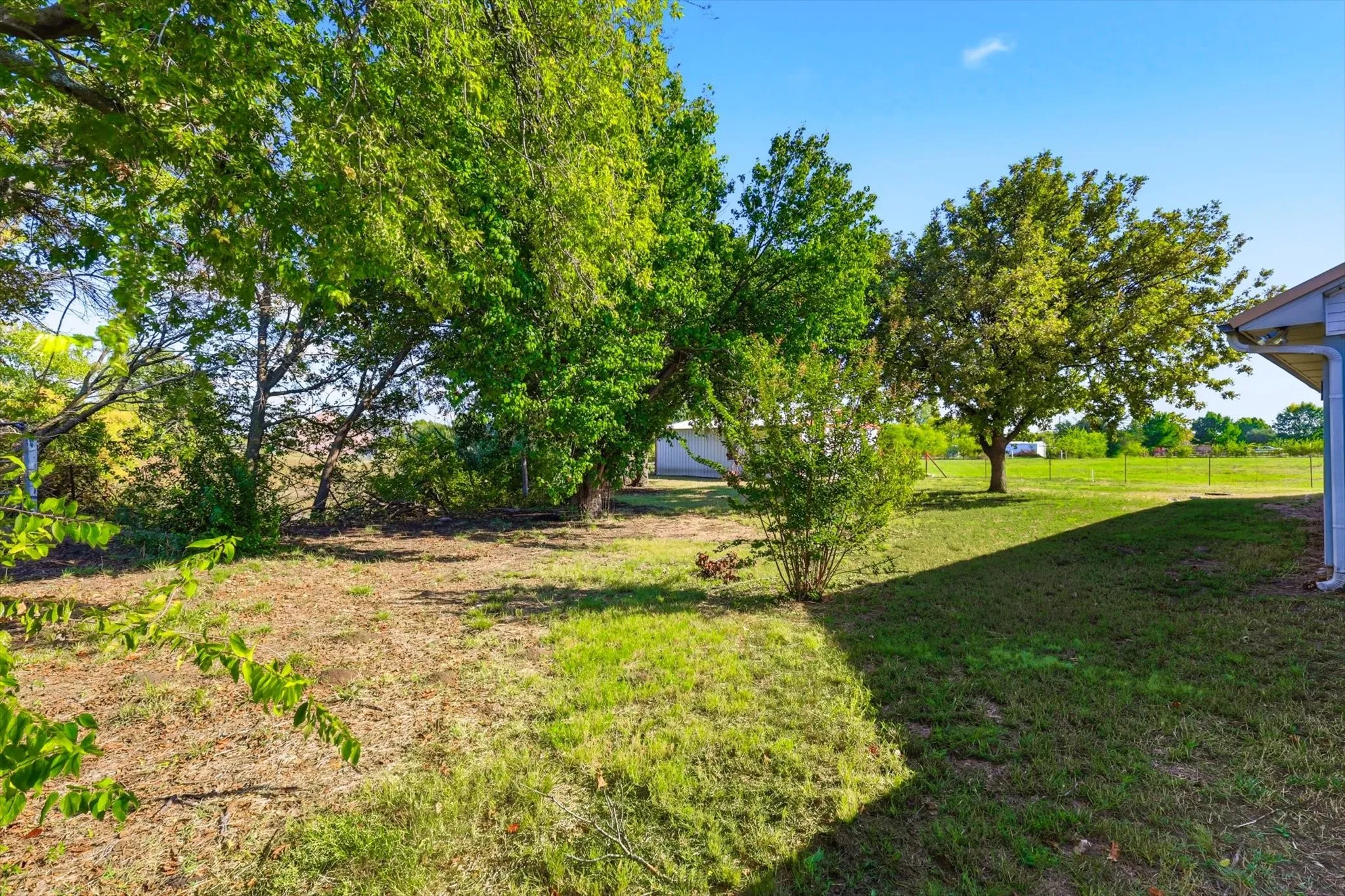 Single Family Residence For Sale in Tarrant County , 11320 Willow Springs Road, Haslet, Texas 76052, 3 Bedroom, 2 Bathroom, 1 Garage spaces, 1,554 Sqft, built in 1998, Preowned, mls#21103952, Real Estate Agent in Haslet, Homes For Sale in Tarrant county, Homes For Sale in Haslet, Realtor in Haslet Texas, Real Estate Brokerage Independent Realty Texas, Luminita Cordes Realtor