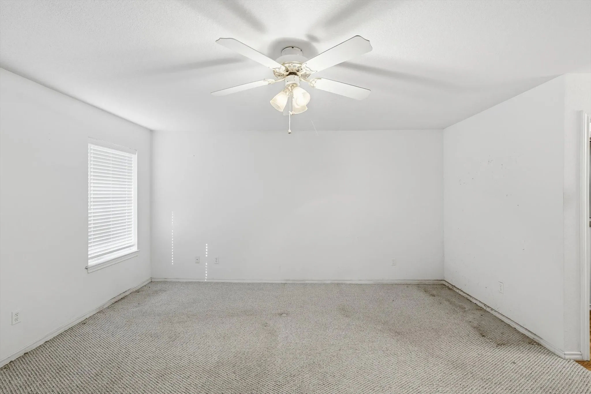 Single Family Residence For Sale in Tarrant County , 11320 Willow Springs Road, Haslet, Texas 76052, 3 Bedroom, 2 Bathroom, 1 Garage spaces, 1,554 Sqft, built in 1998, Preowned, mls#21103952, Real Estate Agent in Haslet, Homes For Sale in Tarrant county, Homes For Sale in Haslet, Realtor in Haslet Texas, Real Estate Brokerage Independent Realty Texas, Luminita Cordes Realtor