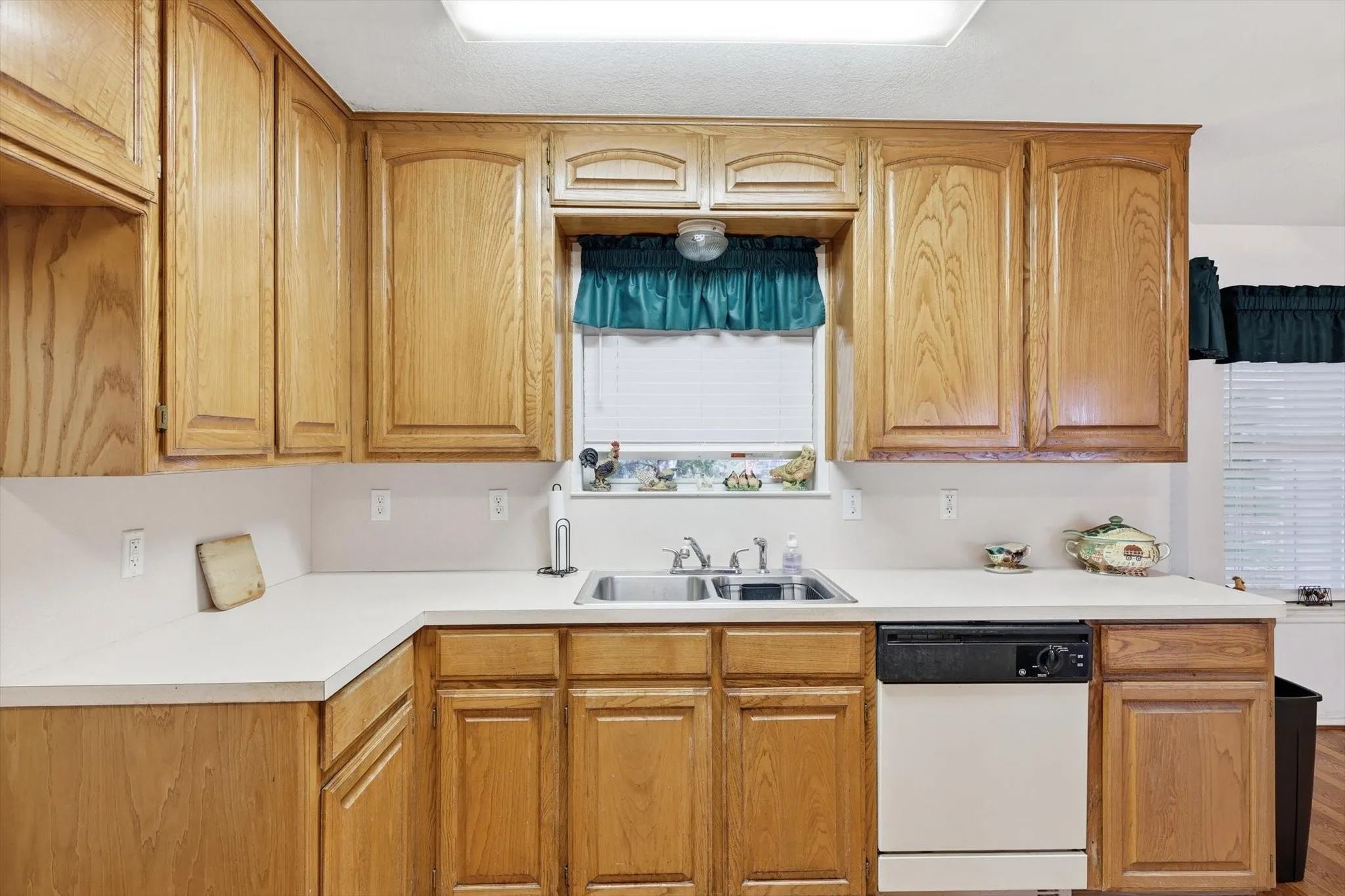 Single Family Residence For Sale in Tarrant County , 11320 Willow Springs Road, Haslet, Texas 76052, 3 Bedroom, 2 Bathroom, 1 Garage spaces, 1,554 Sqft, built in 1998, Preowned, mls#21103952, Real Estate Agent in Haslet, Homes For Sale in Tarrant county, Homes For Sale in Haslet, Realtor in Haslet Texas, Real Estate Brokerage Independent Realty Texas, Luminita Cordes Realtor