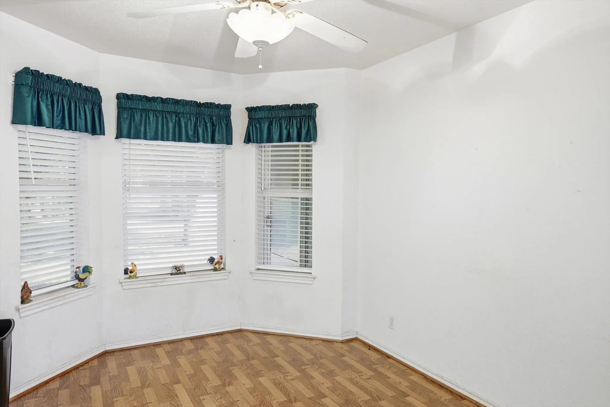 Single Family Residence For Sale in Tarrant County , 11320 Willow Springs Road, Haslet, Texas 76052, 3 Bedroom, 2 Bathroom, 1 Garage spaces, 1,554 Sqft, built in 1998, Preowned, mls#21103952, Real Estate Agent in Haslet, Homes For Sale in Tarrant county, Homes For Sale in Haslet, Realtor in Haslet Texas, Real Estate Brokerage Independent Realty Texas, Luminita Cordes Realtor