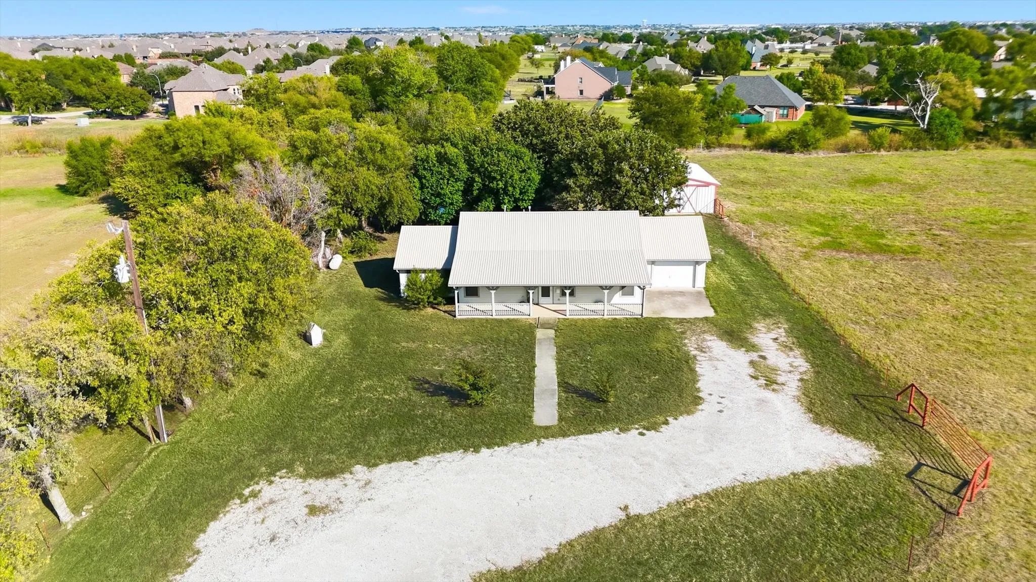 Single Family Residence For Sale in Tarrant County , 11320 Willow Springs Road, Haslet, Texas 76052, 3 Bedroom, 2 Bathroom, 1 Garage spaces, 1,554 Sqft, built in 1998, Preowned, mls#21103952, Real Estate Agent in Haslet, Homes For Sale in Tarrant county, Homes For Sale in Haslet, Realtor in Haslet Texas, Real Estate Brokerage Independent Realty Texas, Luminita Cordes Realtor