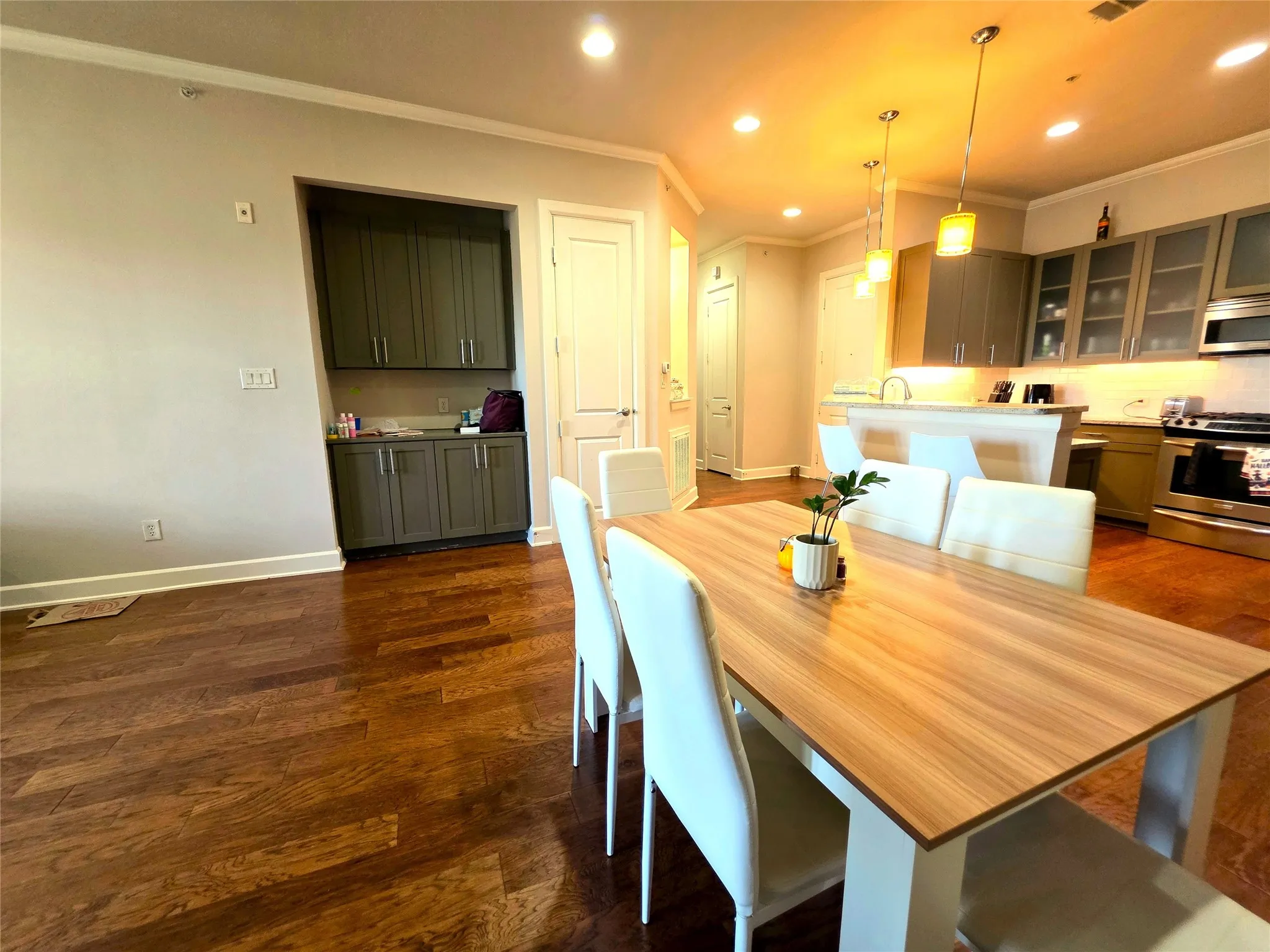 Condominium For Rent in Tarrant County , 2800 Sandage Avenue 206, Fort Worth, Texas 76109, 3 Bedrooms, 3 Bathrooms, 2 Garage spaces, 1,866 Sqft, built in 2008, Preowned, Price $3,150, mls#21098694, Real Estate Agent in Fort Worth, Homes For Rent in Tarrant county, Homes For Rent in Fort Worth, Realtor in Fort Worth Texas, Real Estate Brokerage Independent Realty Texas, Luminita Cordes Realtor
