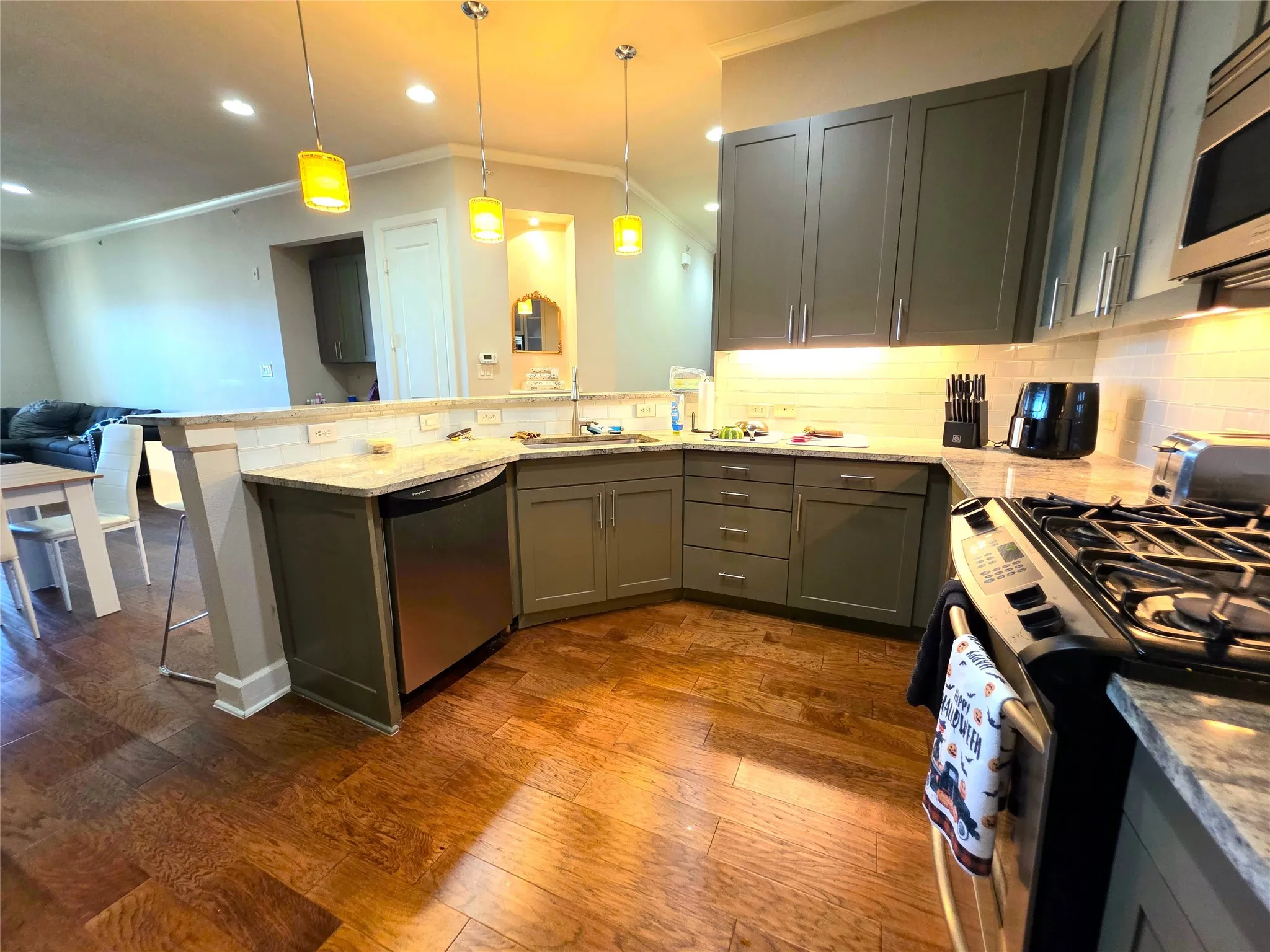 Condominium For Rent in Tarrant County , 2800 Sandage Avenue 206, Fort Worth, Texas 76109, 3 Bedrooms, 3 Bathrooms, 2 Garage spaces, 1,866 Sqft, built in 2008, Preowned, Price $3,150, mls#21098694, Real Estate Agent in Fort Worth, Homes For Rent in Tarrant county, Homes For Rent in Fort Worth, Realtor in Fort Worth Texas, Real Estate Brokerage Independent Realty Texas, Luminita Cordes Realtor