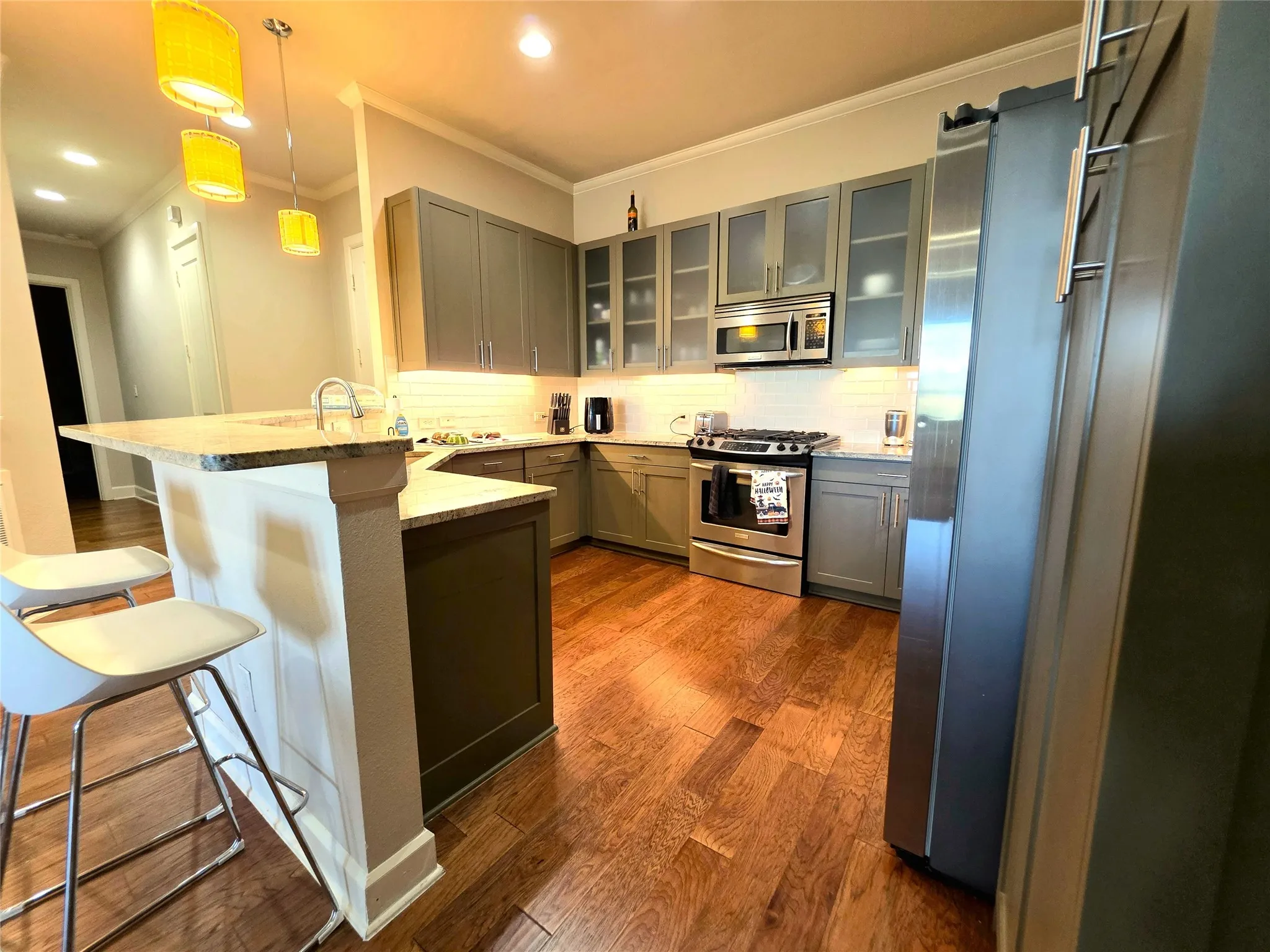 Condominium For Rent in Tarrant County , 2800 Sandage Avenue 206, Fort Worth, Texas 76109, 3 Bedrooms, 3 Bathrooms, 2 Garage spaces, 1,866 Sqft, built in 2008, Preowned, Price $3,150, mls#21098694, Real Estate Agent in Fort Worth, Homes For Rent in Tarrant county, Homes For Rent in Fort Worth, Realtor in Fort Worth Texas, Real Estate Brokerage Independent Realty Texas, Luminita Cordes Realtor