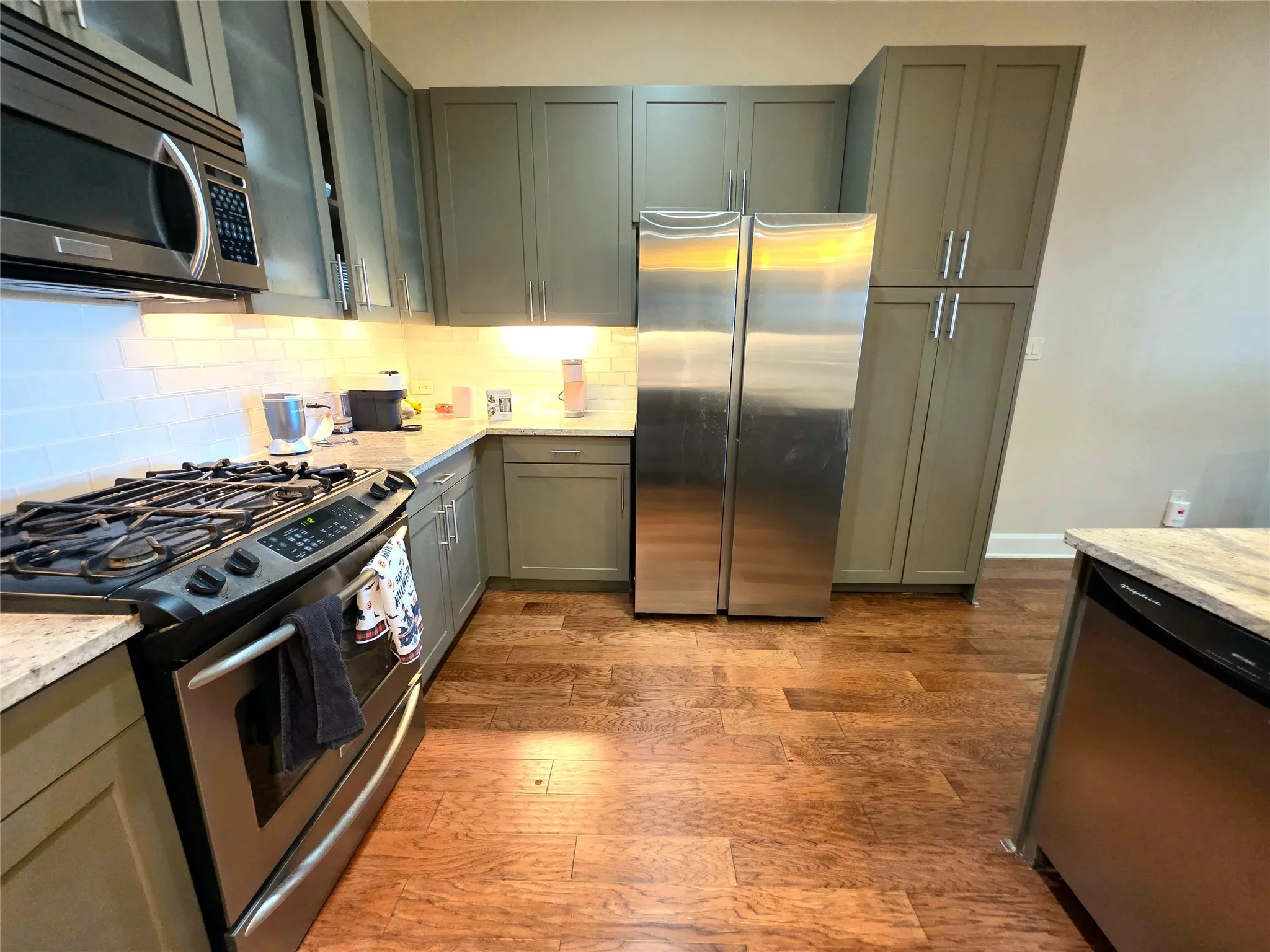 Condominium For Rent in Tarrant County , 2800 Sandage Avenue 206, Fort Worth, Texas 76109, 3 Bedrooms, 3 Bathrooms, 2 Garage spaces, 1,866 Sqft, built in 2008, Preowned, Price $3,150, mls#21098694, Real Estate Agent in Fort Worth, Homes For Rent in Tarrant county, Homes For Rent in Fort Worth, Realtor in Fort Worth Texas, Real Estate Brokerage Independent Realty Texas, Luminita Cordes Realtor