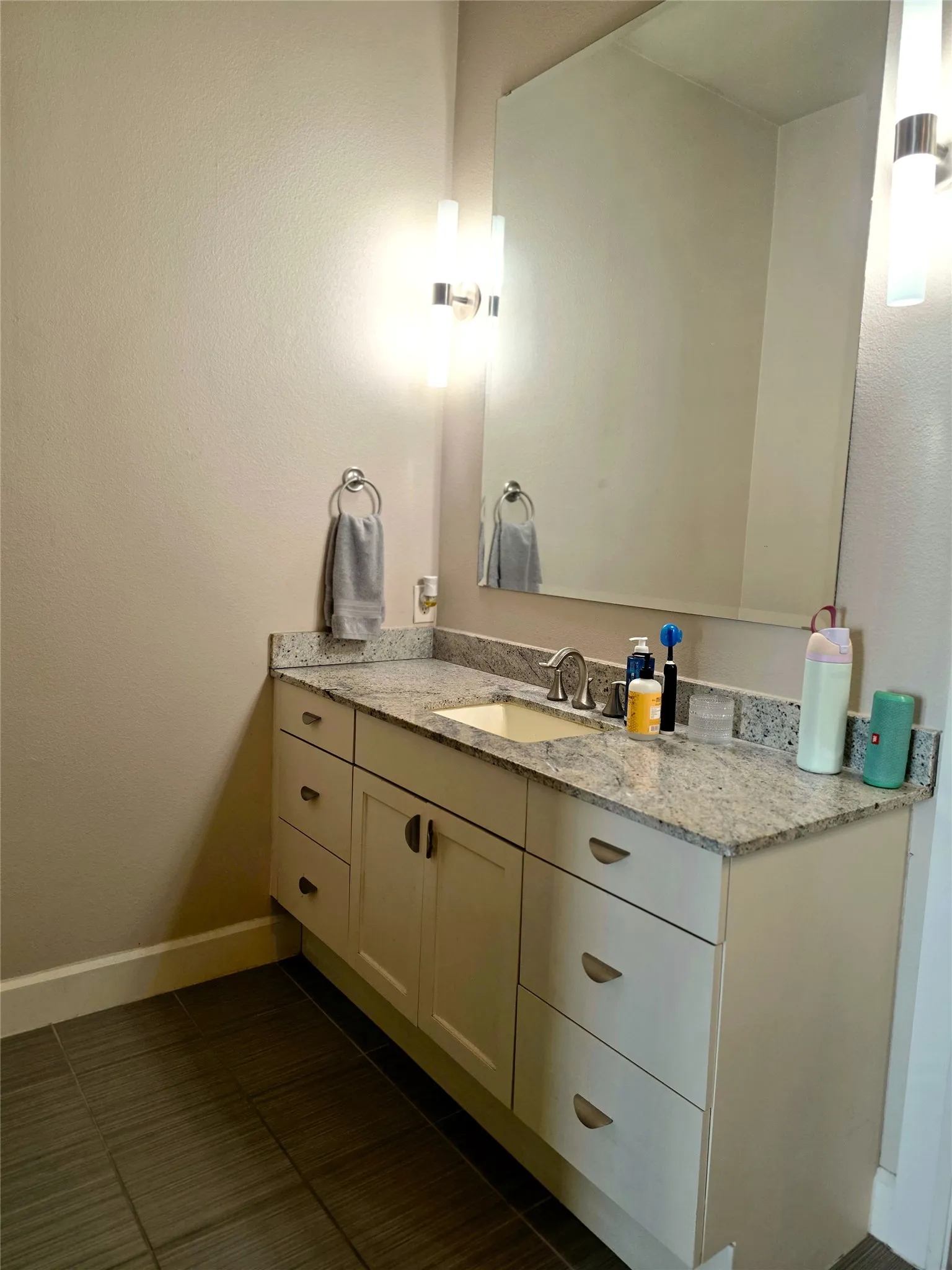 Condominium For Rent in Tarrant County , 2800 Sandage Avenue 206, Fort Worth, Texas 76109, 3 Bedrooms, 3 Bathrooms, 2 Garage spaces, 1,866 Sqft, built in 2008, Preowned, Price $3,150, mls#21098694, Real Estate Agent in Fort Worth, Homes For Rent in Tarrant county, Homes For Rent in Fort Worth, Realtor in Fort Worth Texas, Real Estate Brokerage Independent Realty Texas, Luminita Cordes Realtor
