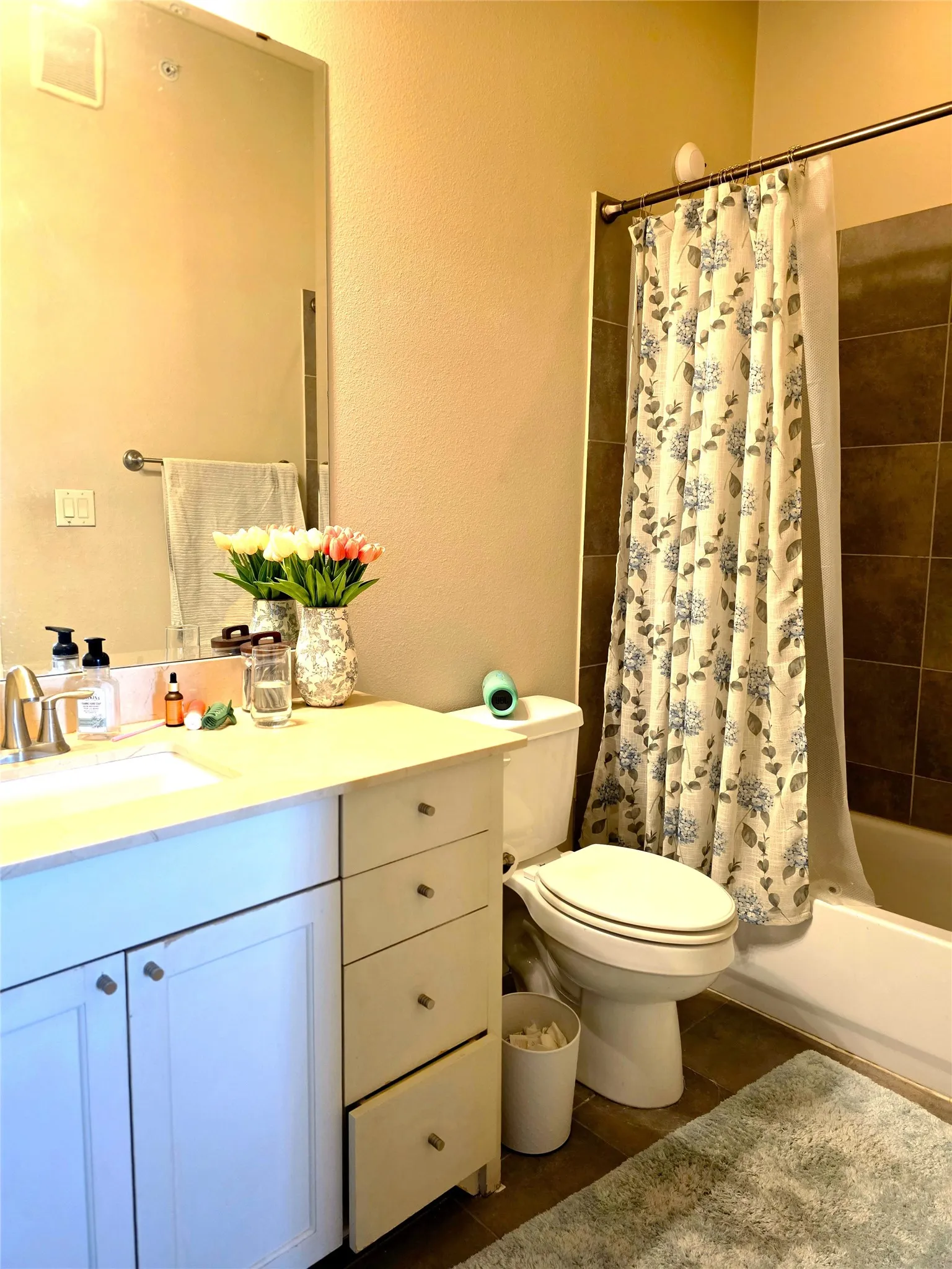 Condominium For Rent in Tarrant County , 2800 Sandage Avenue 206, Fort Worth, Texas 76109, 3 Bedrooms, 3 Bathrooms, 2 Garage spaces, 1,866 Sqft, built in 2008, Preowned, Price $3,150, mls#21098694, Real Estate Agent in Fort Worth, Homes For Rent in Tarrant county, Homes For Rent in Fort Worth, Realtor in Fort Worth Texas, Real Estate Brokerage Independent Realty Texas, Luminita Cordes Realtor