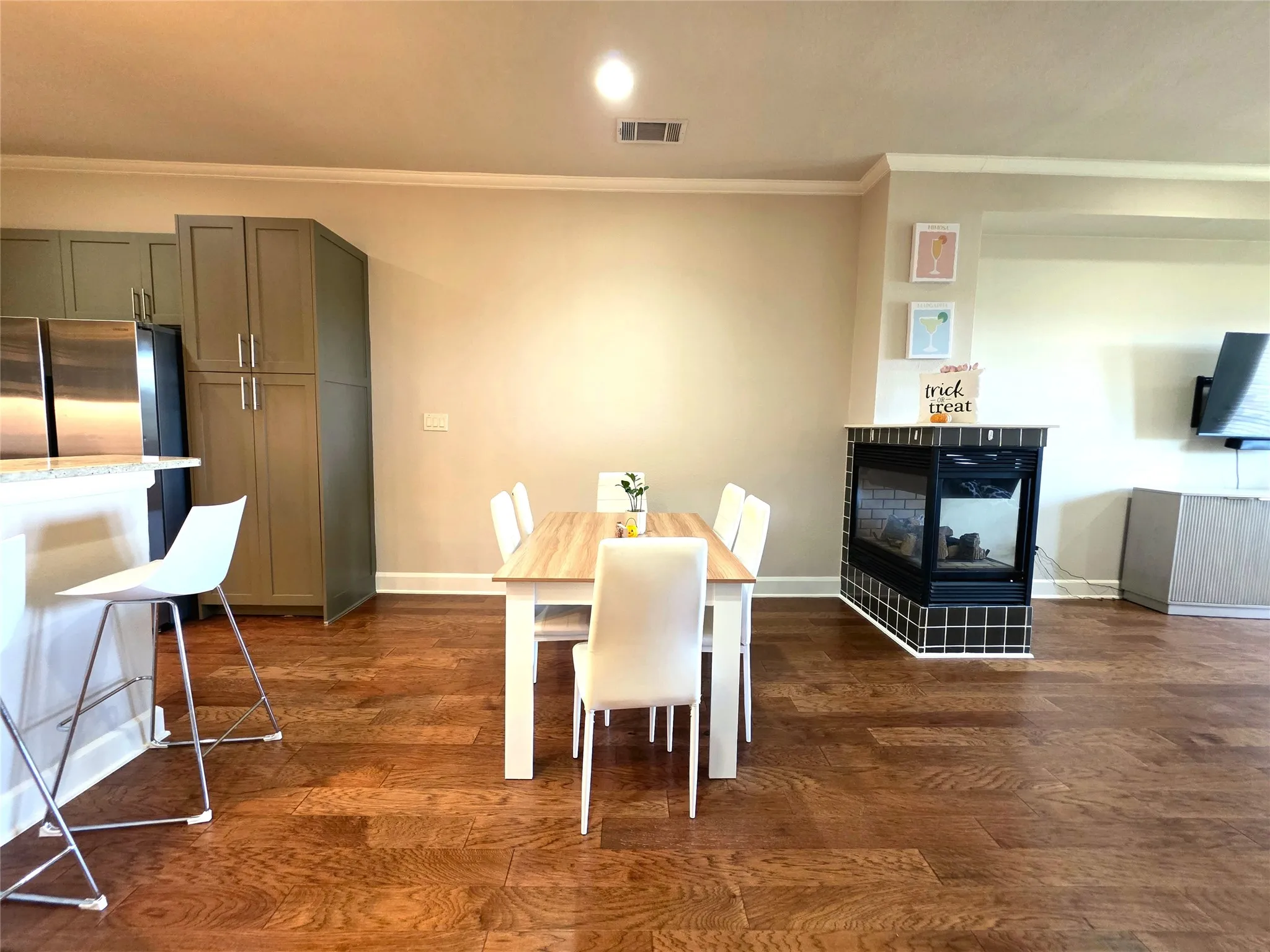 Condominium For Rent in Tarrant County , 2800 Sandage Avenue 206, Fort Worth, Texas 76109, 3 Bedrooms, 3 Bathrooms, 2 Garage spaces, 1,866 Sqft, built in 2008, Preowned, Price $3,150, mls#21098694, Real Estate Agent in Fort Worth, Homes For Rent in Tarrant county, Homes For Rent in Fort Worth, Realtor in Fort Worth Texas, Real Estate Brokerage Independent Realty Texas, Luminita Cordes Realtor