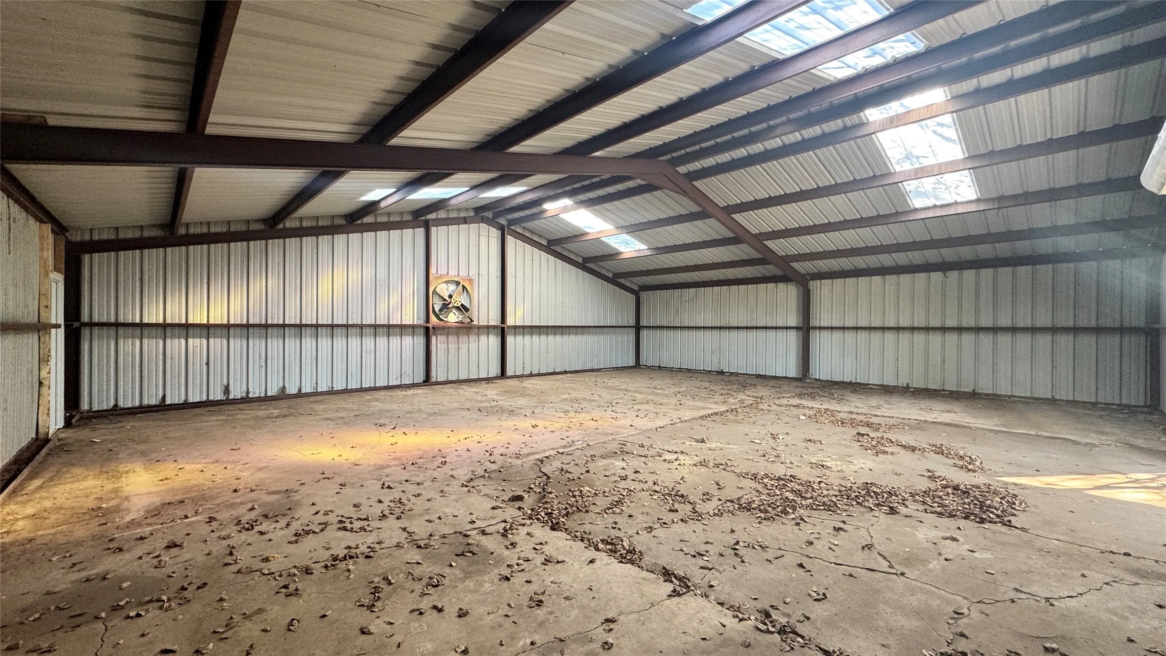 Warehouse For Sale in Van Zandt County , 231 Ash Lane, Wills Point, Texas 75169, 0, 0, Garage spaces, 0 Sqft, built in 1960, Preowned, Price $179,900, mls#21104775, Real Estate Agent in Wills Point, Homes For Sale in Van Zandt county, Homes For Sale in Wills Point, Realtor in Wills Point Texas, Real Estate Brokerage Independent Realty Texas, Luminita Cordes Realtor
