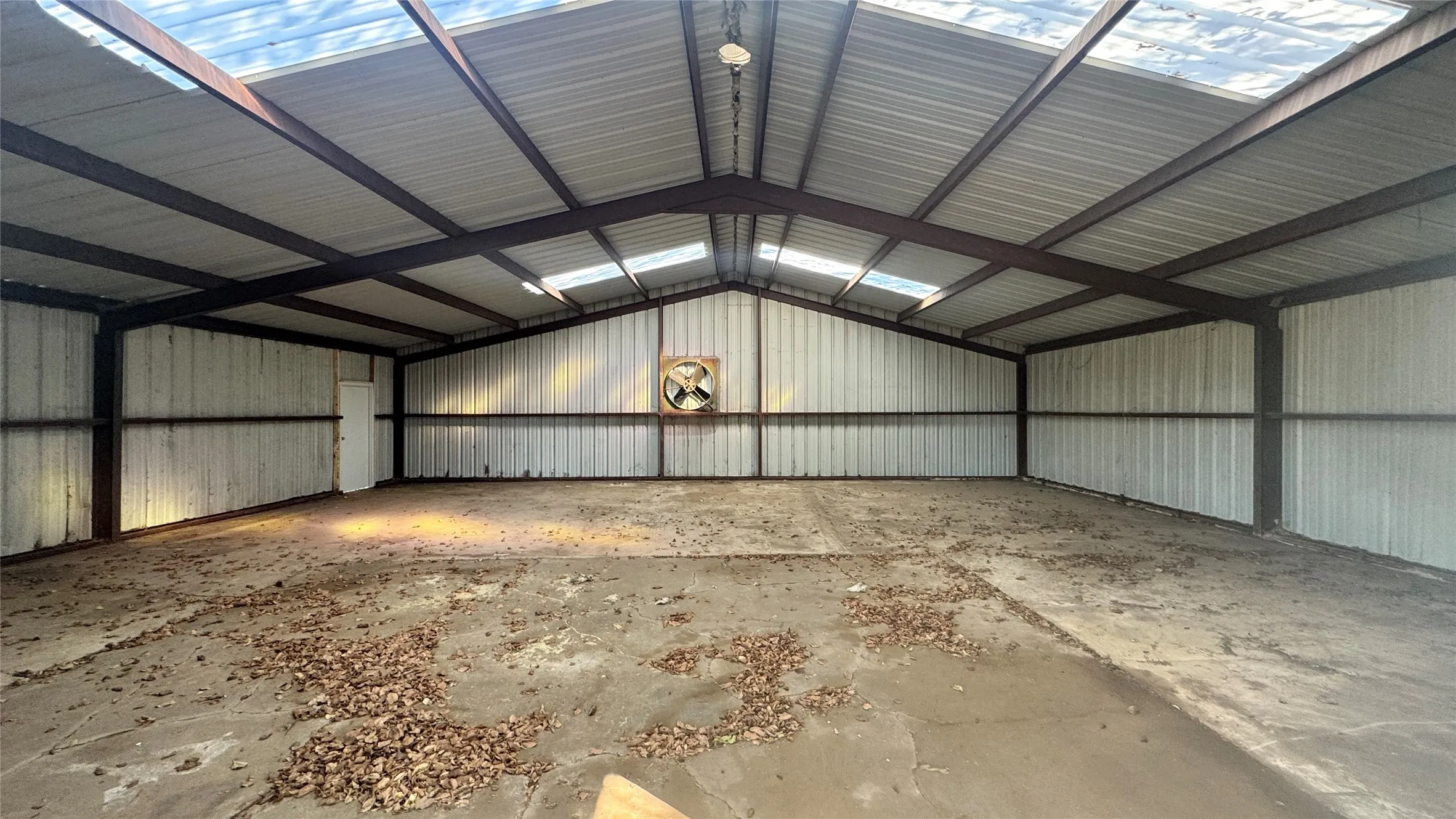 Warehouse For Sale in Van Zandt County , 231 Ash Lane, Wills Point, Texas 75169, 0, 0, Garage spaces, 0 Sqft, built in 1960, Preowned, Price $179,900, mls#21104775, Real Estate Agent in Wills Point, Homes For Sale in Van Zandt county, Homes For Sale in Wills Point, Realtor in Wills Point Texas, Real Estate Brokerage Independent Realty Texas, Luminita Cordes Realtor