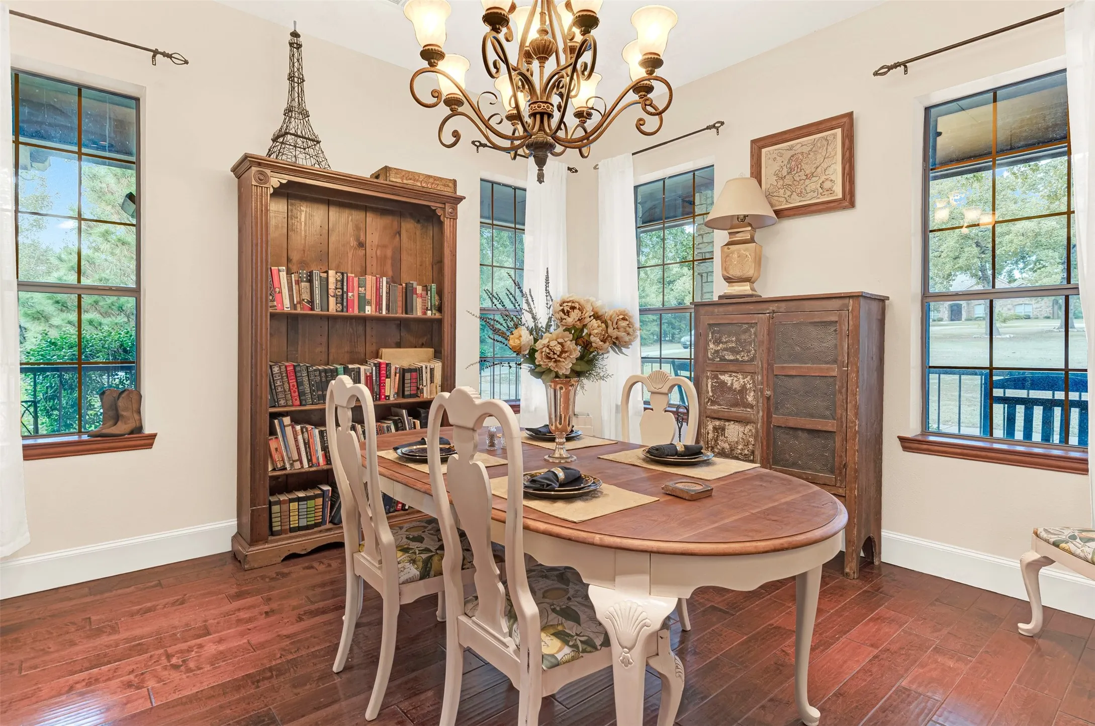 Single Family Residence For Sale in Kaufman County , 1166 Winding Wood Trail, Scurry, Texas 75158, 4 Bedroom, 5 Bathroom, 3 Garage spaces, 4,116 Sqft, built in 2006, mls#21097371, Real Estate Agent in Scurry, Homes For Sale in Kaufman county, Homes For Sale in Scurry, Realtor in Scurry Texas, Real Estate Brokerage Independent Realty Texas, Luminita Cordes Realtor