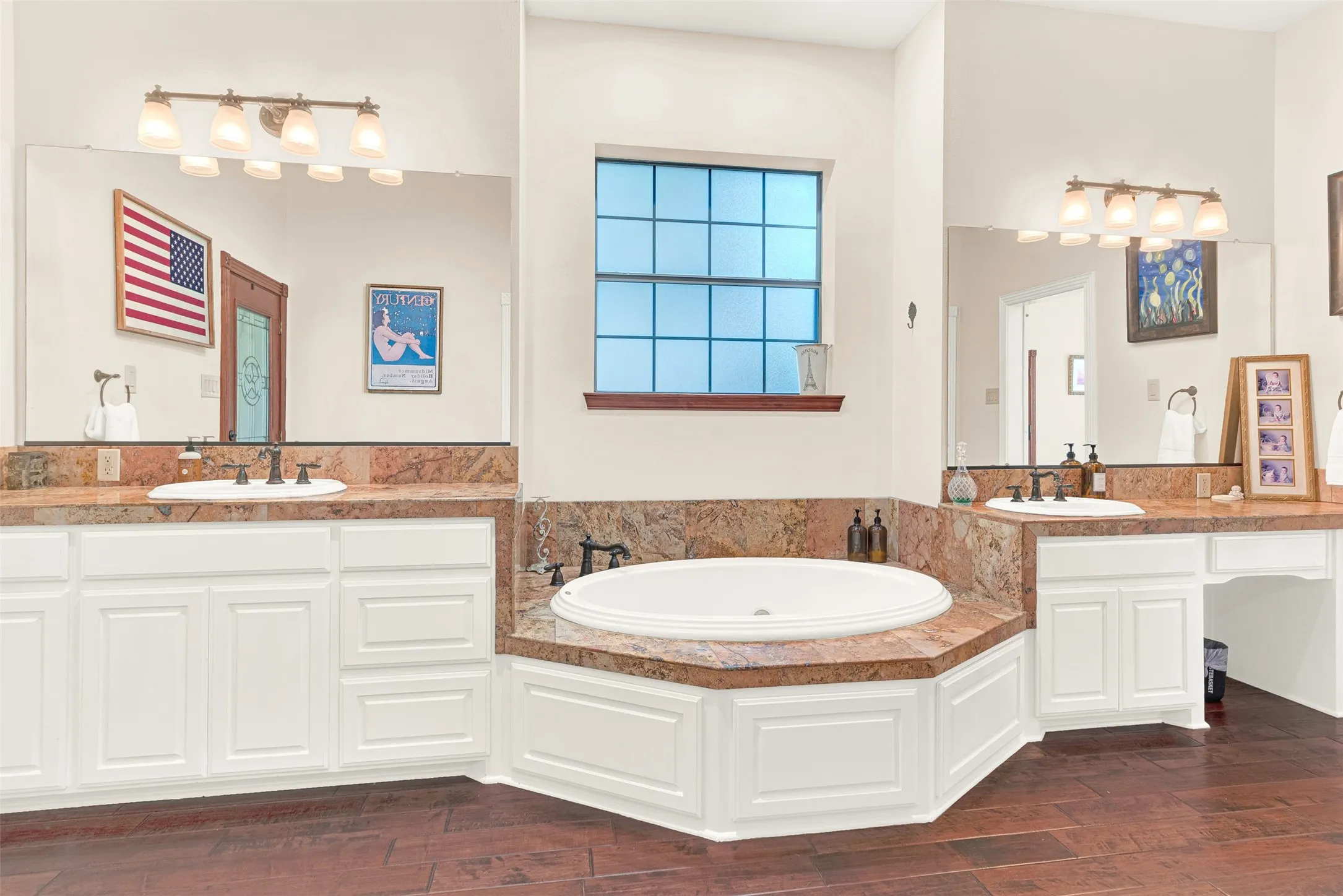 Primary Ensuite Bath