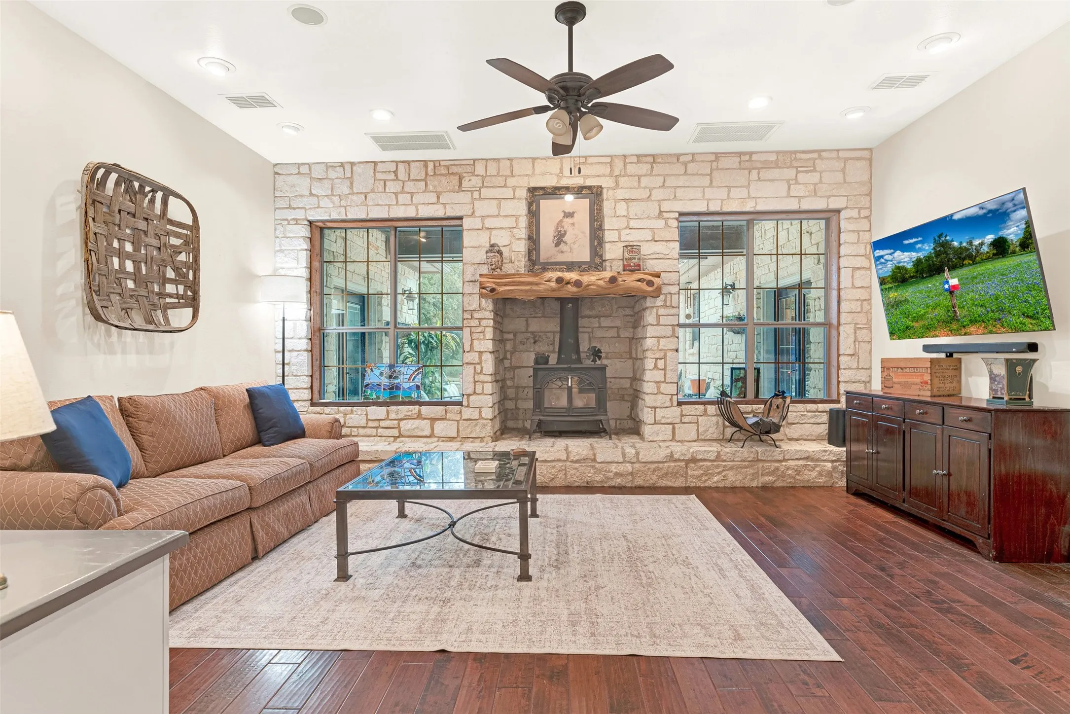Single Family Residence For Sale in Kaufman County , 1166 Winding Wood Trail, Scurry, Texas 75158, 4 Bedroom, 5 Bathroom, 3 Garage spaces, 4,116 Sqft, built in 2006, mls#21097371, Real Estate Agent in Scurry, Homes For Sale in Kaufman county, Homes For Sale in Scurry, Realtor in Scurry Texas, Real Estate Brokerage Independent Realty Texas, Luminita Cordes Realtor