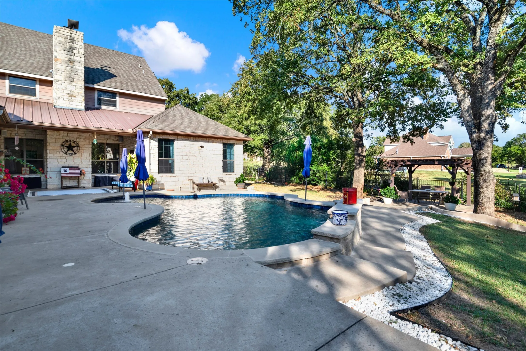 Single Family Residence For Sale in Kaufman County , 1166 Winding Wood Trail, Scurry, Texas 75158, 4 Bedroom, 5 Bathroom, 3 Garage spaces, 4,116 Sqft, built in 2006, mls#21097371, Real Estate Agent in Scurry, Homes For Sale in Kaufman county, Homes For Sale in Scurry, Realtor in Scurry Texas, Real Estate Brokerage Independent Realty Texas, Luminita Cordes Realtor
