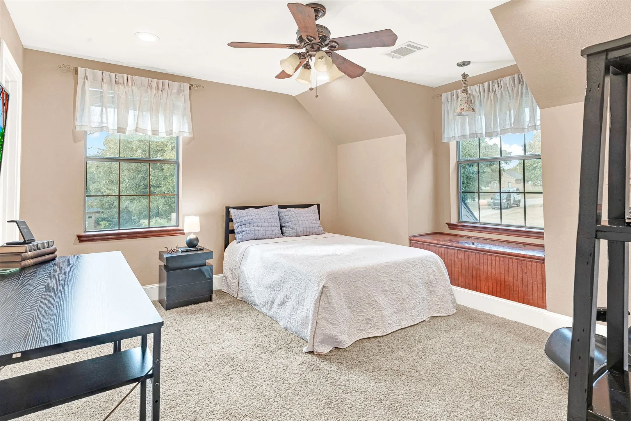 Single Family Residence For Sale in Kaufman County , 1166 Winding Wood Trail, Scurry, Texas 75158, 4 Bedroom, 5 Bathroom, 3 Garage spaces, 4,116 Sqft, built in 2006, mls#21097371, Real Estate Agent in Scurry, Homes For Sale in Kaufman county, Homes For Sale in Scurry, Realtor in Scurry Texas, Real Estate Brokerage Independent Realty Texas, Luminita Cordes Realtor