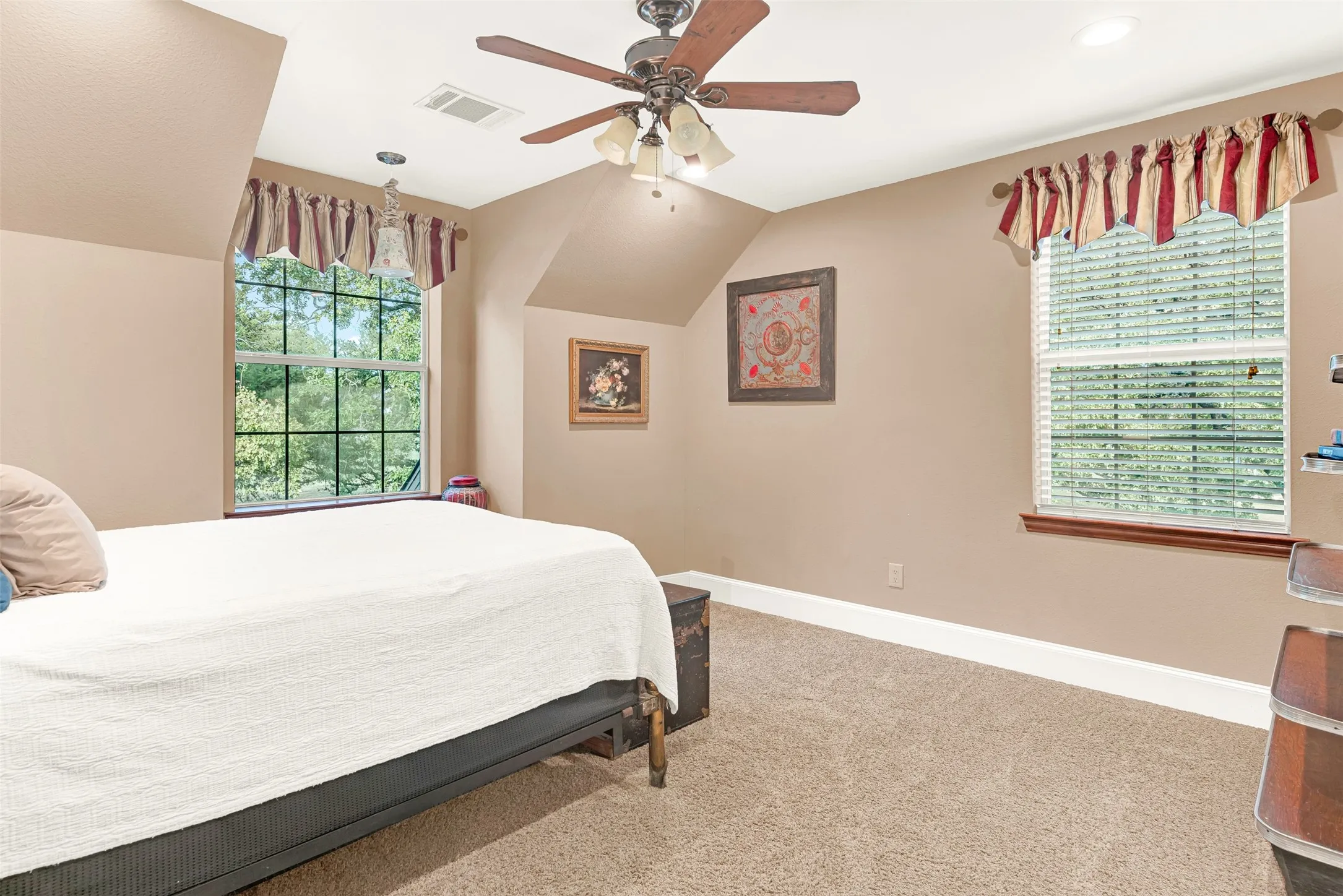 Single Family Residence For Sale in Kaufman County , 1166 Winding Wood Trail, Scurry, Texas 75158, 4 Bedroom, 5 Bathroom, 3 Garage spaces, 4,116 Sqft, built in 2006, mls#21097371, Real Estate Agent in Scurry, Homes For Sale in Kaufman county, Homes For Sale in Scurry, Realtor in Scurry Texas, Real Estate Brokerage Independent Realty Texas, Luminita Cordes Realtor