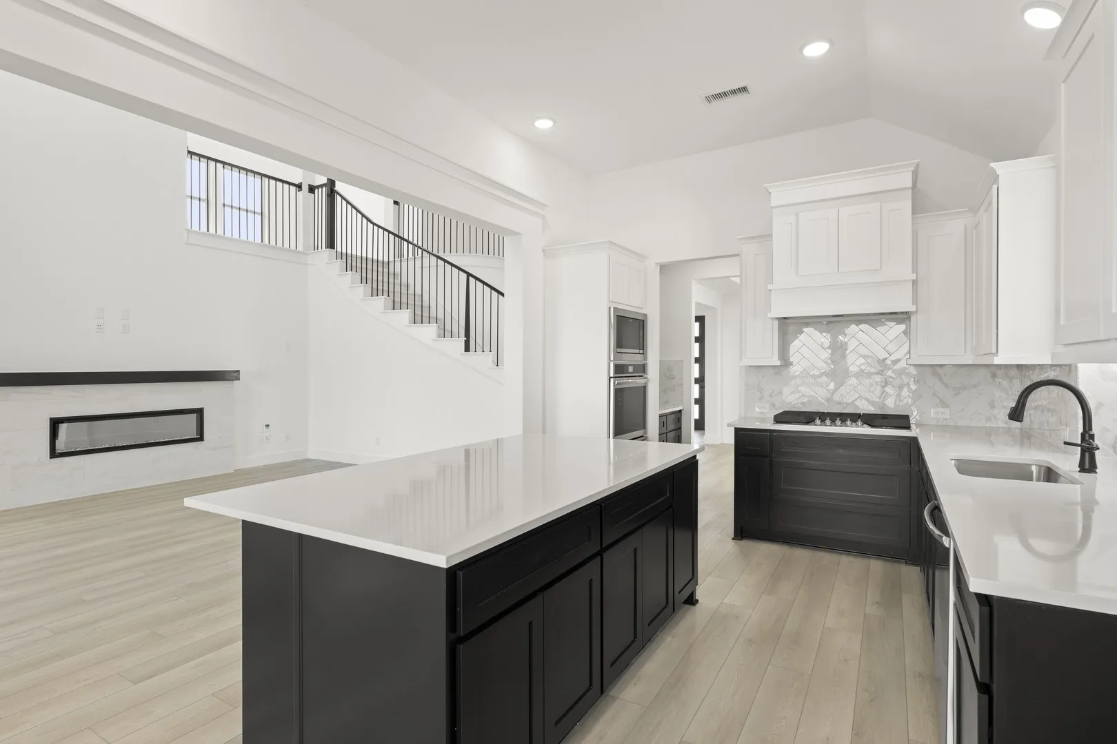 11. 9613 Westchester - Kitchen (3)