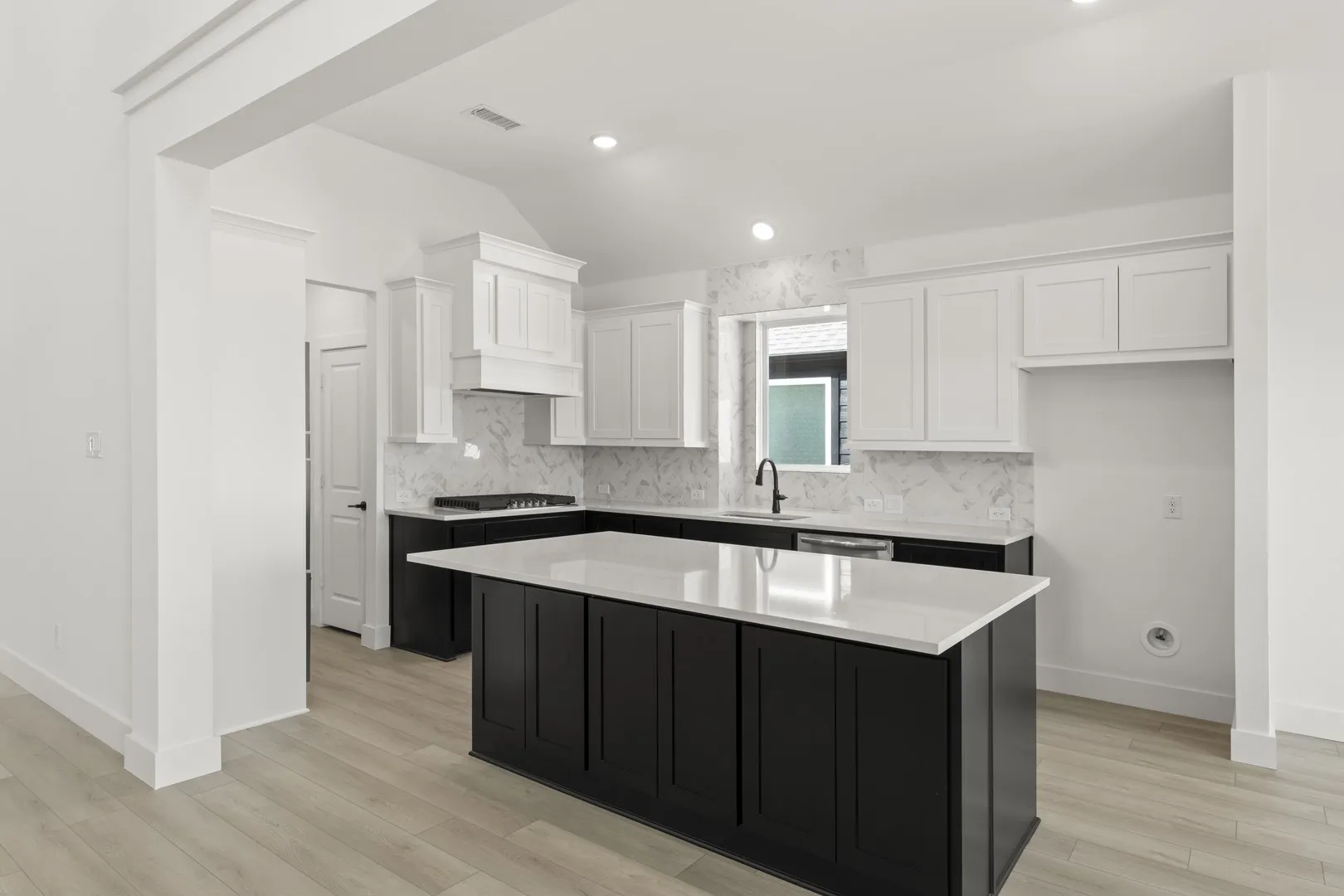 10. 9613 Westchester - Kitchen (2)