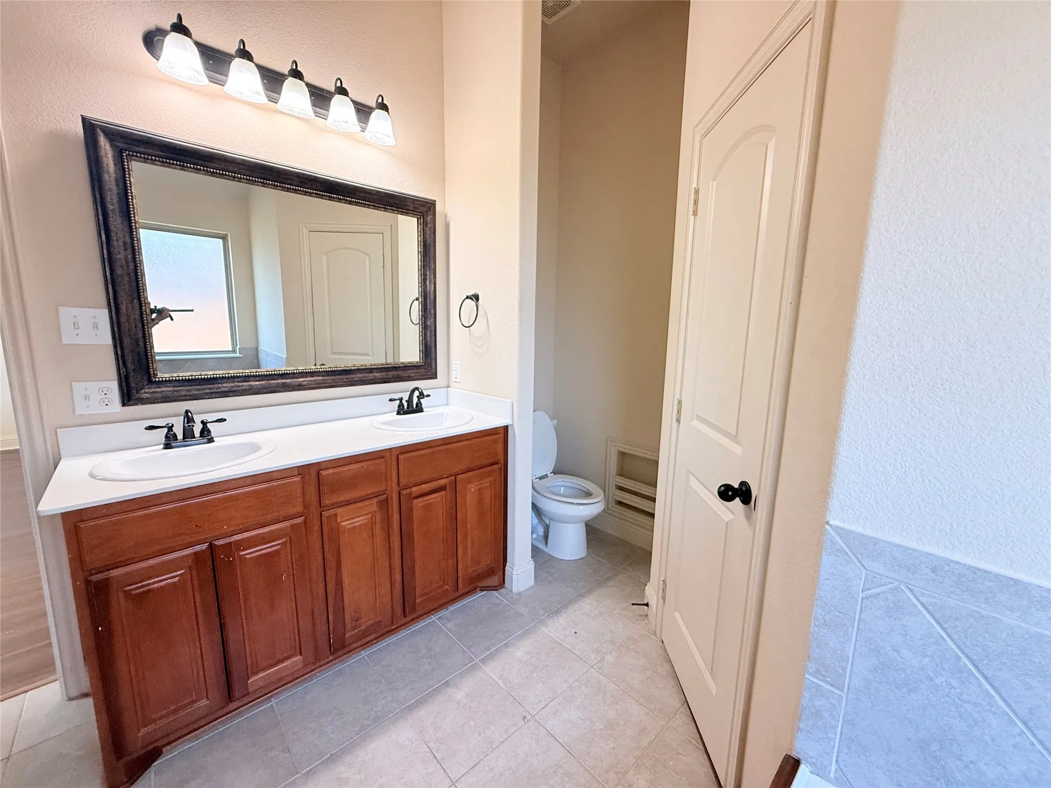 Single Family Residence For Sale in Kaufman County , 2106 Danibelle Drive, Forney, Texas 75126, 4 Bedroom, 2 Bathroom, 2 Garage spaces, 1,950 Sqft, built in 2017, mls#21102878, Real Estate Agent in Forney, Homes For Sale in Kaufman county, Homes For Sale in Forney, Realtor in Forney Texas, Real Estate Brokerage Independent Realty Texas, Luminita Cordes Realtor
