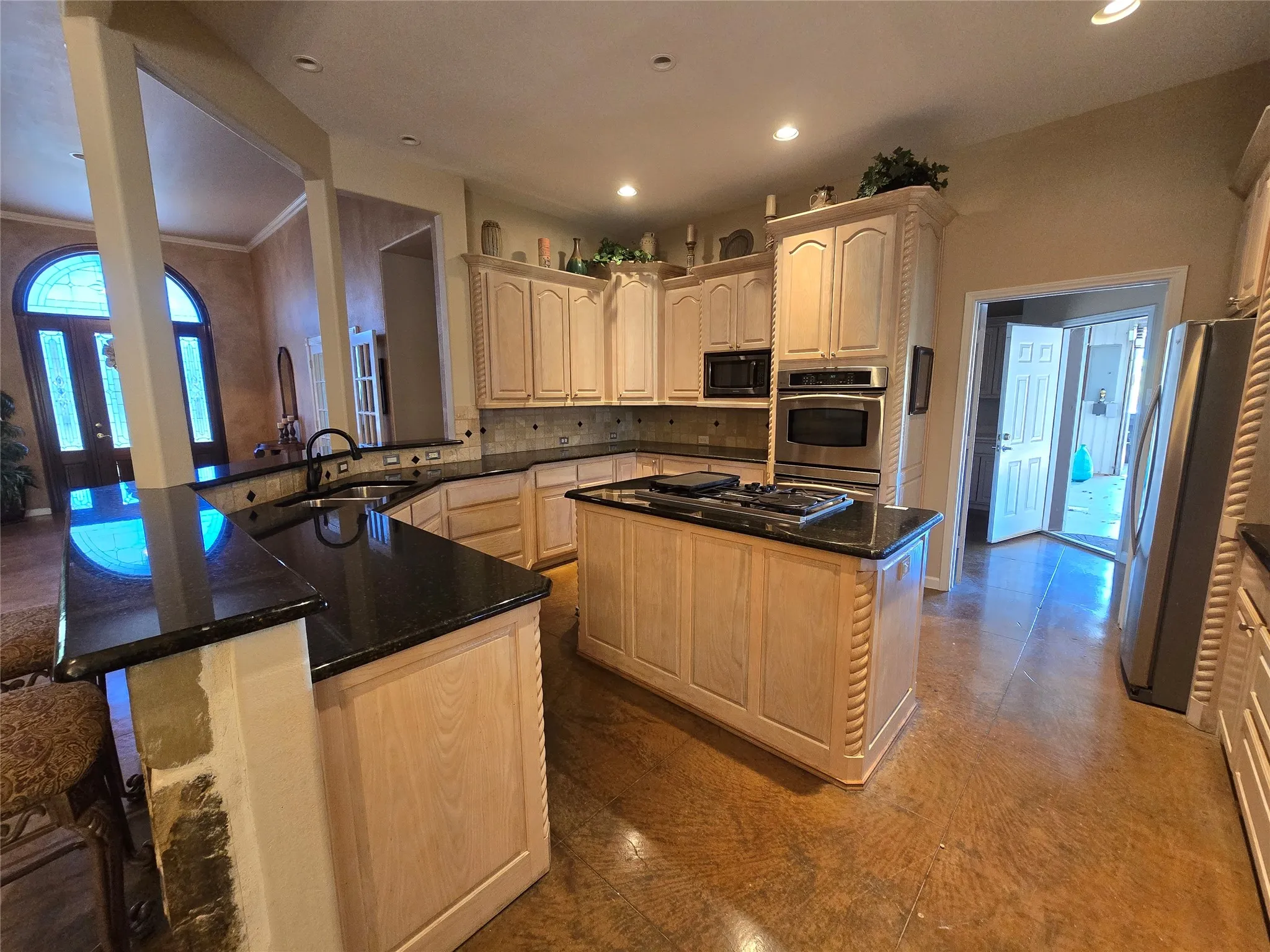 Kitchen with island and peninsula.