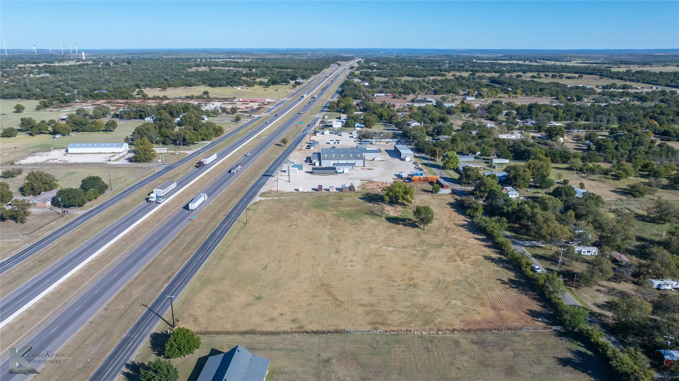 Aerial view of property's location with a tree filled landscape