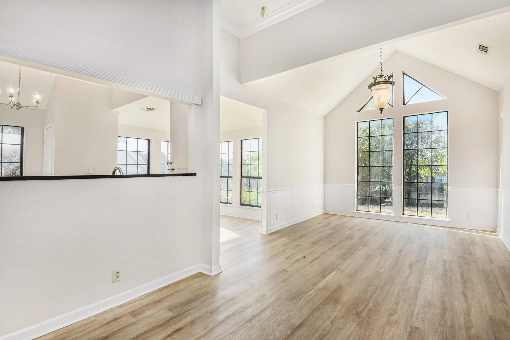Single Family Residence For Sale in Tarrant County , 7508 Lake Highlands Drive, Fort Worth, Texas 76179, 3 Bedrooms, 2 Bathrooms, 2 Garage spaces, 2,204 Sqft, built in 1986, Preowned, Price $385,000, mls#21104638, Real Estate Agent in Fort Worth, Homes For Sale in Tarrant county, Homes For Sale in Fort Worth, Realtor in Fort Worth Texas, Real Estate Brokerage Independent Realty Texas, Luminita Cordes Realtor