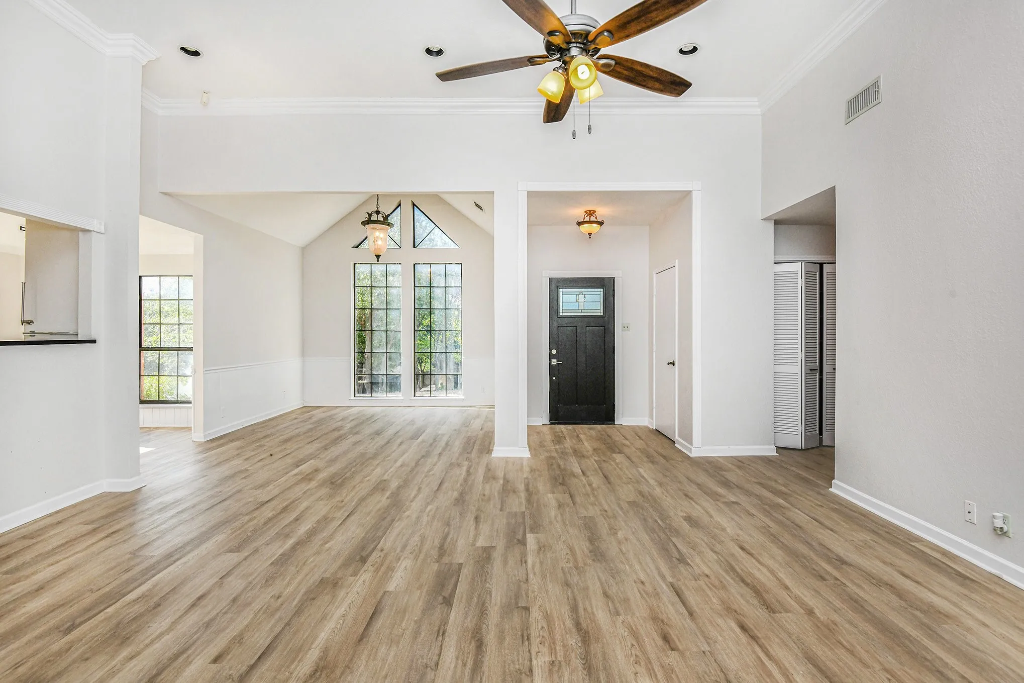 Single Family Residence For Sale in Tarrant County , 7508 Lake Highlands Drive, Fort Worth, Texas 76179, 3 Bedrooms, 2 Bathrooms, 2 Garage spaces, 2,204 Sqft, built in 1986, Preowned, Price $385,000, mls#21104638, Real Estate Agent in Fort Worth, Homes For Sale in Tarrant county, Homes For Sale in Fort Worth, Realtor in Fort Worth Texas, Real Estate Brokerage Independent Realty Texas, Luminita Cordes Realtor