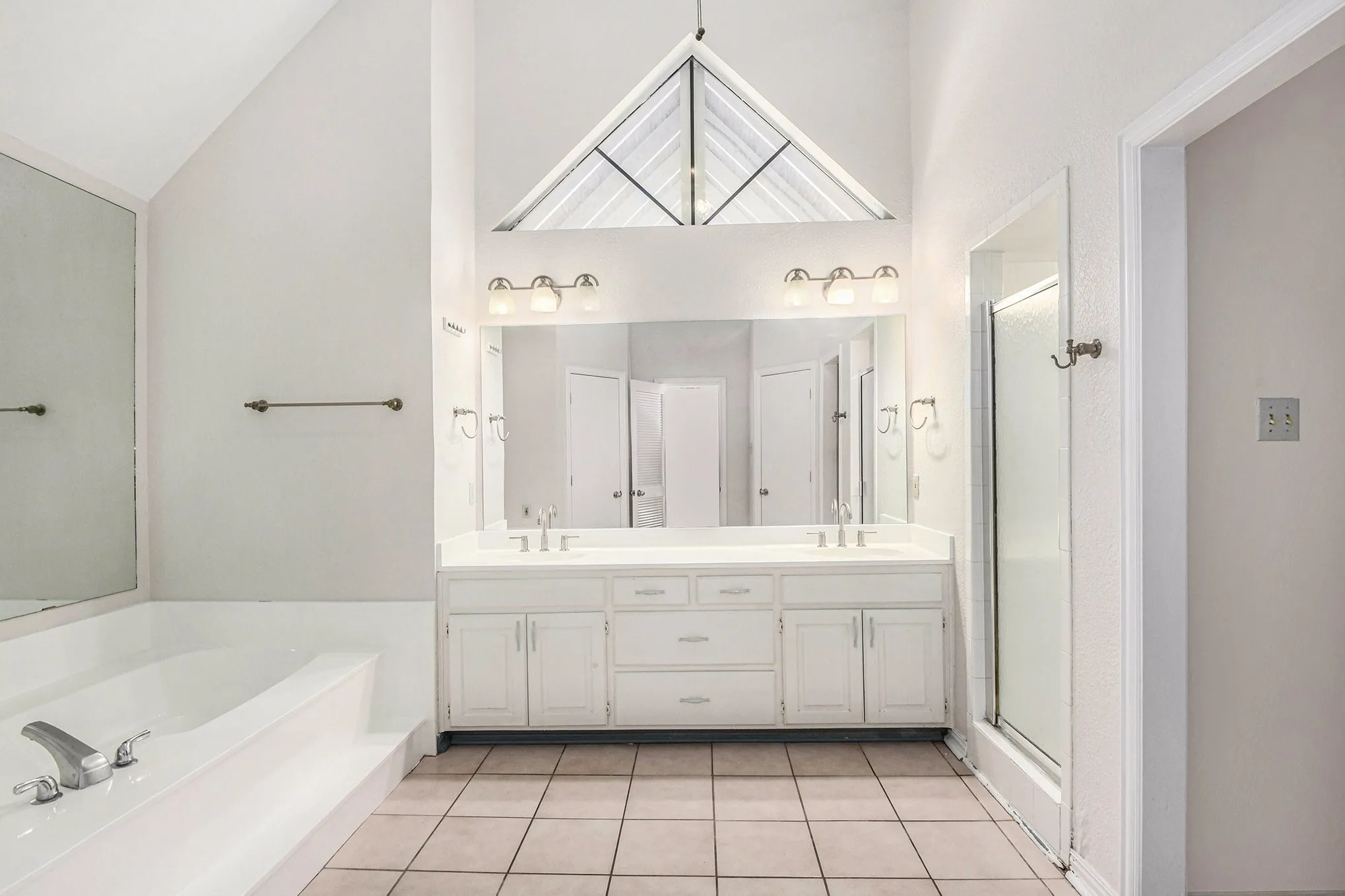 Single Family Residence For Sale in Tarrant County , 7508 Lake Highlands Drive, Fort Worth, Texas 76179, 3 Bedrooms, 2 Bathrooms, 2 Garage spaces, 2,204 Sqft, built in 1986, Preowned, Price $385,000, mls#21104638, Real Estate Agent in Fort Worth, Homes For Sale in Tarrant county, Homes For Sale in Fort Worth, Realtor in Fort Worth Texas, Real Estate Brokerage Independent Realty Texas, Luminita Cordes Realtor