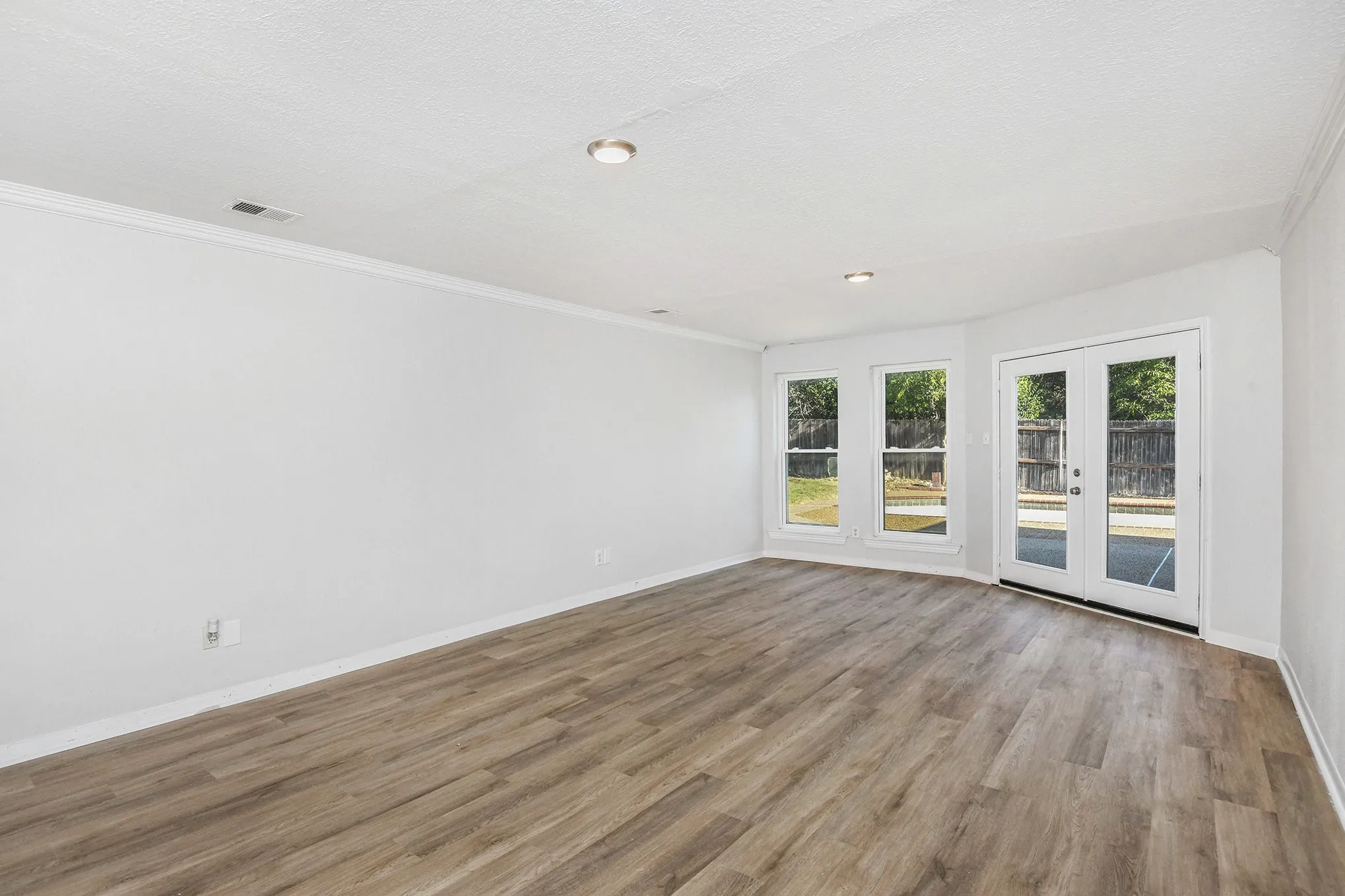 Single Family Residence For Sale in Tarrant County , 7508 Lake Highlands Drive, Fort Worth, Texas 76179, 3 Bedrooms, 2 Bathrooms, 2 Garage spaces, 2,204 Sqft, built in 1986, Preowned, Price $385,000, mls#21104638, Real Estate Agent in Fort Worth, Homes For Sale in Tarrant county, Homes For Sale in Fort Worth, Realtor in Fort Worth Texas, Real Estate Brokerage Independent Realty Texas, Luminita Cordes Realtor