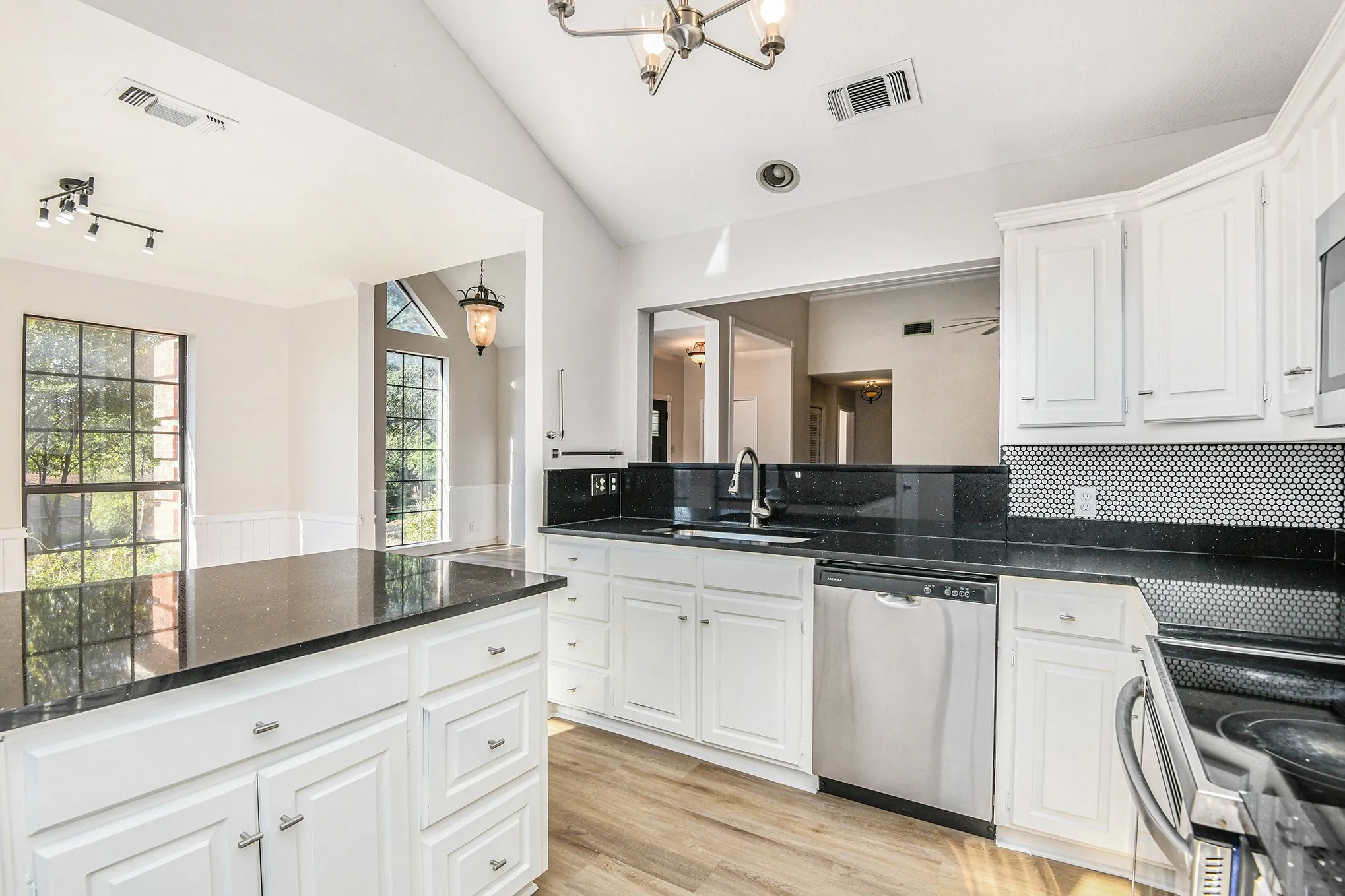 Single Family Residence For Sale in Tarrant County , 7508 Lake Highlands Drive, Fort Worth, Texas 76179, 3 Bedrooms, 2 Bathrooms, 2 Garage spaces, 2,204 Sqft, built in 1986, Preowned, Price $385,000, mls#21104638, Real Estate Agent in Fort Worth, Homes For Sale in Tarrant county, Homes For Sale in Fort Worth, Realtor in Fort Worth Texas, Real Estate Brokerage Independent Realty Texas, Luminita Cordes Realtor
