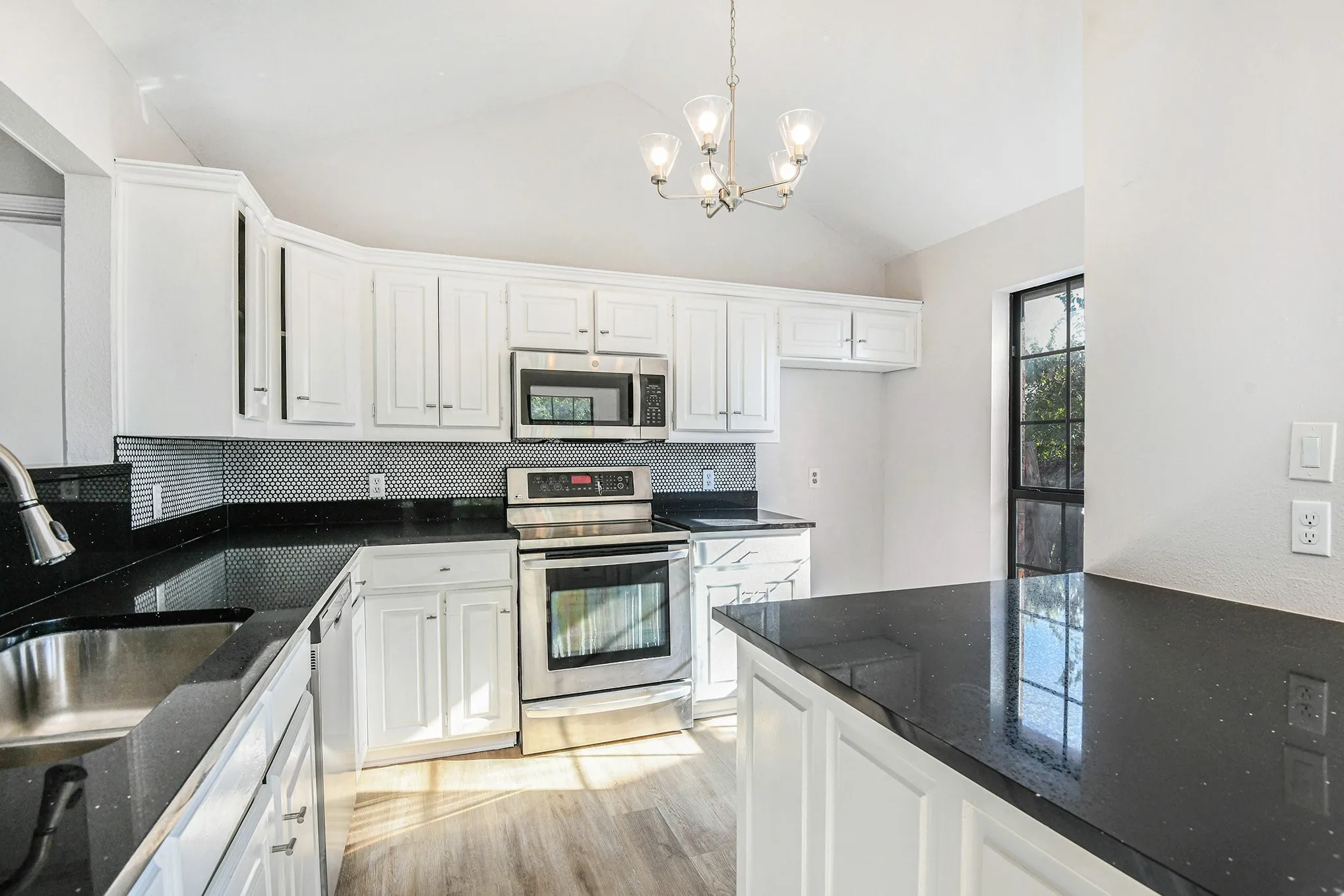 Single Family Residence For Sale in Tarrant County , 7508 Lake Highlands Drive, Fort Worth, Texas 76179, 3 Bedrooms, 2 Bathrooms, 2 Garage spaces, 2,204 Sqft, built in 1986, Preowned, Price $385,000, mls#21104638, Real Estate Agent in Fort Worth, Homes For Sale in Tarrant county, Homes For Sale in Fort Worth, Realtor in Fort Worth Texas, Real Estate Brokerage Independent Realty Texas, Luminita Cordes Realtor
