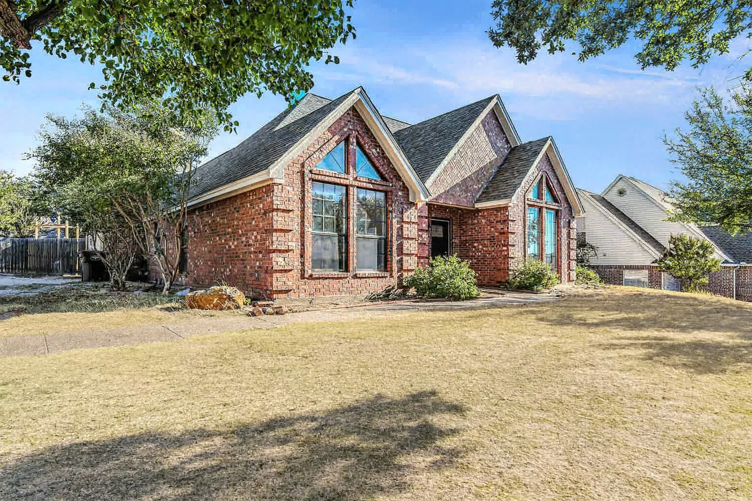 Single Family Residence For Sale in Tarrant County , 7508 Lake Highlands Drive, Fort Worth, Texas 76179, 3 Bedrooms, 2 Bathrooms, 2 Garage spaces, 2,204 Sqft, built in 1986, Preowned, Price $385,000, mls#21104638, Real Estate Agent in Fort Worth, Homes For Sale in Tarrant county, Homes For Sale in Fort Worth, Realtor in Fort Worth Texas, Real Estate Brokerage Independent Realty Texas, Luminita Cordes Realtor