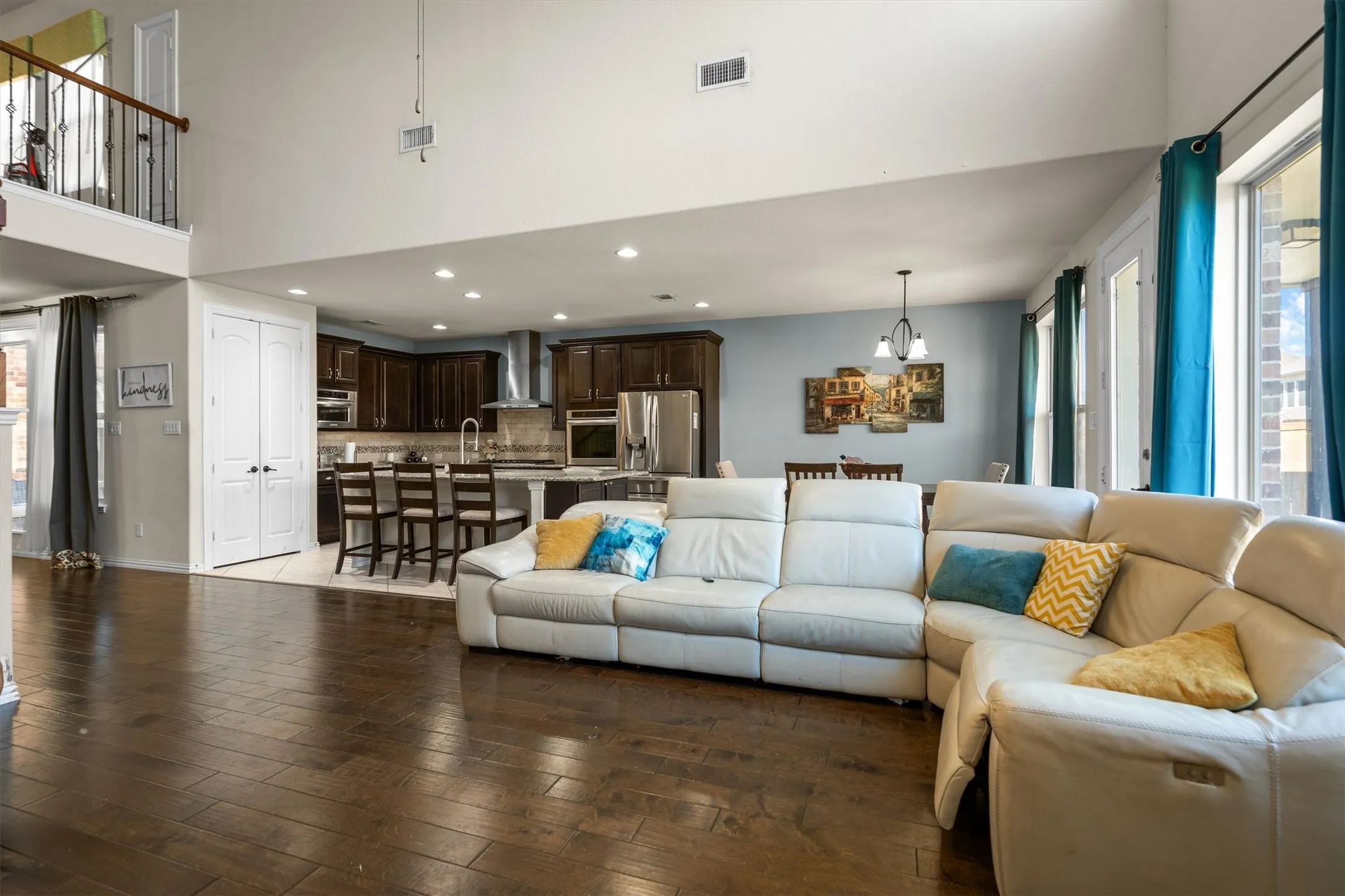 Single Family Residence For Sale in Tarrant County , 7280 Cana, Grand Prairie, Texas 75054, 5 Bedroom, 5 Bathroom, 2 Garage spaces, 4,537 Sqft, built in 2013, Preowned, Price $600,000, mls#21099681, Real Estate Agent in Grand Prairie, Homes For Sale in Tarrant county, Homes For Sale in Grand Prairie, Realtor in Grand Prairie Texas, Real Estate Brokerage Independent Realty Texas, Luminita Cordes Realtor