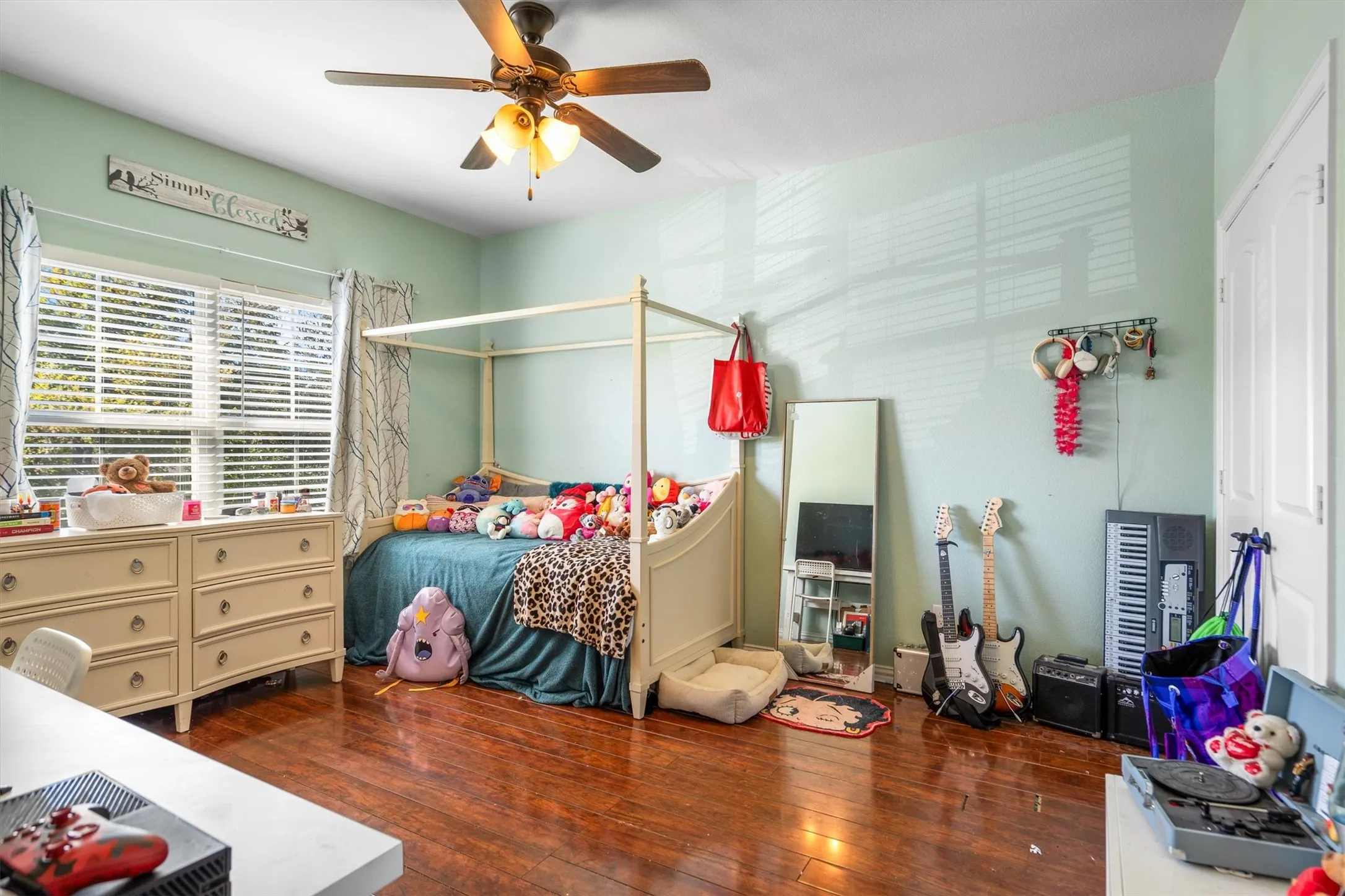 Single Family Residence For Sale in Tarrant County , 7280 Cana, Grand Prairie, Texas 75054, 5 Bedroom, 5 Bathroom, 2 Garage spaces, 4,537 Sqft, built in 2013, Preowned, Price $600,000, mls#21099681, Real Estate Agent in Grand Prairie, Homes For Sale in Tarrant county, Homes For Sale in Grand Prairie, Realtor in Grand Prairie Texas, Real Estate Brokerage Independent Realty Texas, Luminita Cordes Realtor