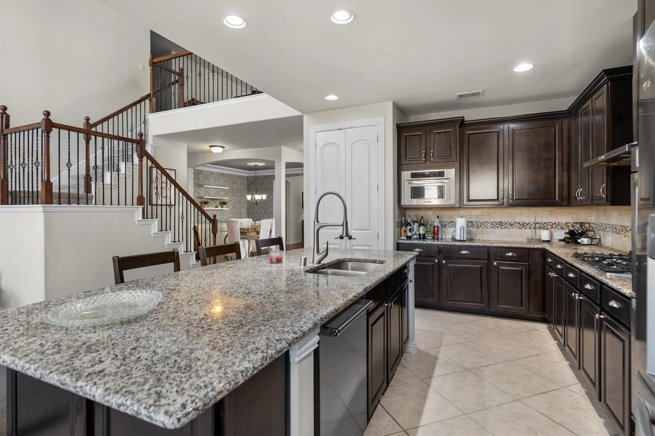 Single Family Residence For Sale in Tarrant County , 7280 Cana, Grand Prairie, Texas 75054, 5 Bedroom, 5 Bathroom, 2 Garage spaces, 4,537 Sqft, built in 2013, Preowned, Price $600,000, mls#21099681, Real Estate Agent in Grand Prairie, Homes For Sale in Tarrant county, Homes For Sale in Grand Prairie, Realtor in Grand Prairie Texas, Real Estate Brokerage Independent Realty Texas, Luminita Cordes Realtor