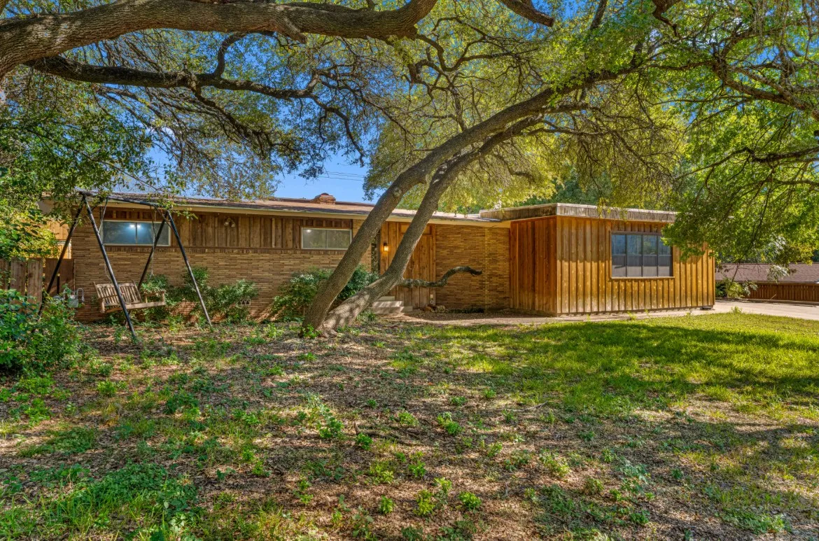 Single Family Residence For Sale in Mc Lennan County , 4337 Cedar Mountain Drive, Waco, Texas 76708, 3 Bedroom, 2 Bathroom, Garage spaces, 2,467 Sqft, built in 1956, mls#21104788, Real Estate Agent in Waco, Homes For Sale in Mc Lennan county, Homes For Sale in Waco, Realtor in Waco Texas, Real Estate Brokerage Independent Realty Texas, Luminita Cordes Realtor