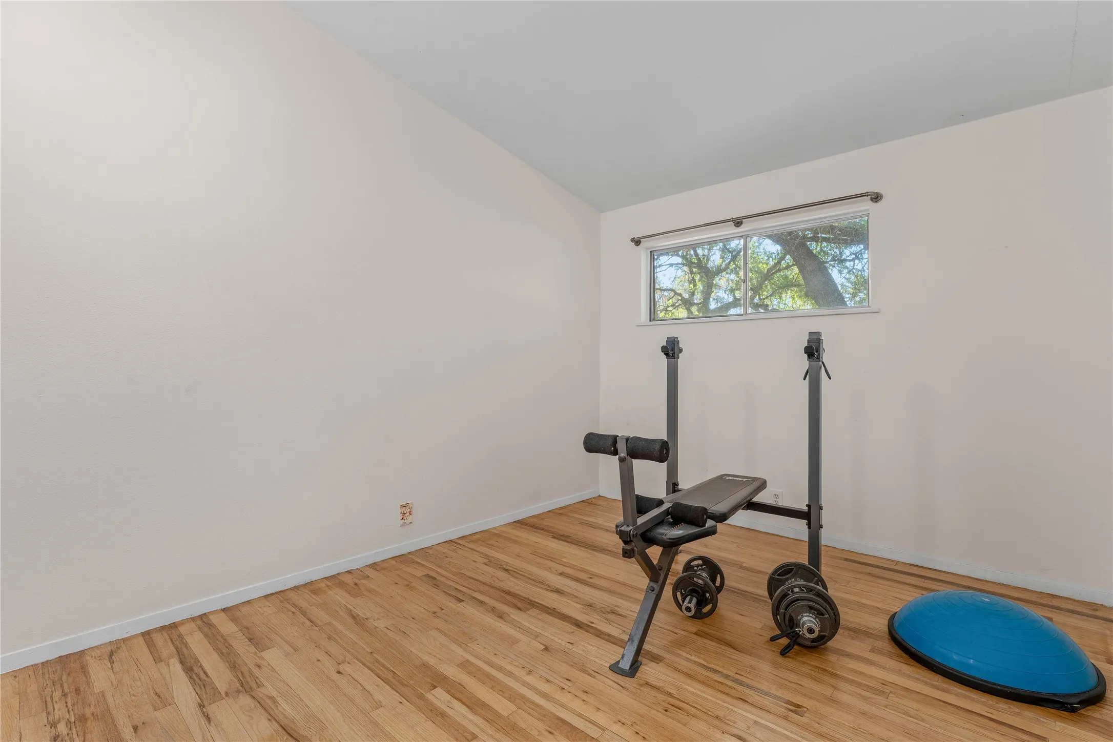 Single Family Residence For Sale in Mc Lennan County , 4337 Cedar Mountain Drive, Waco, Texas 76708, 3 Bedroom, 2 Bathroom, Garage spaces, 2,467 Sqft, built in 1956, mls#21104788, Real Estate Agent in Waco, Homes For Sale in Mc Lennan county, Homes For Sale in Waco, Realtor in Waco Texas, Real Estate Brokerage Independent Realty Texas, Luminita Cordes Realtor