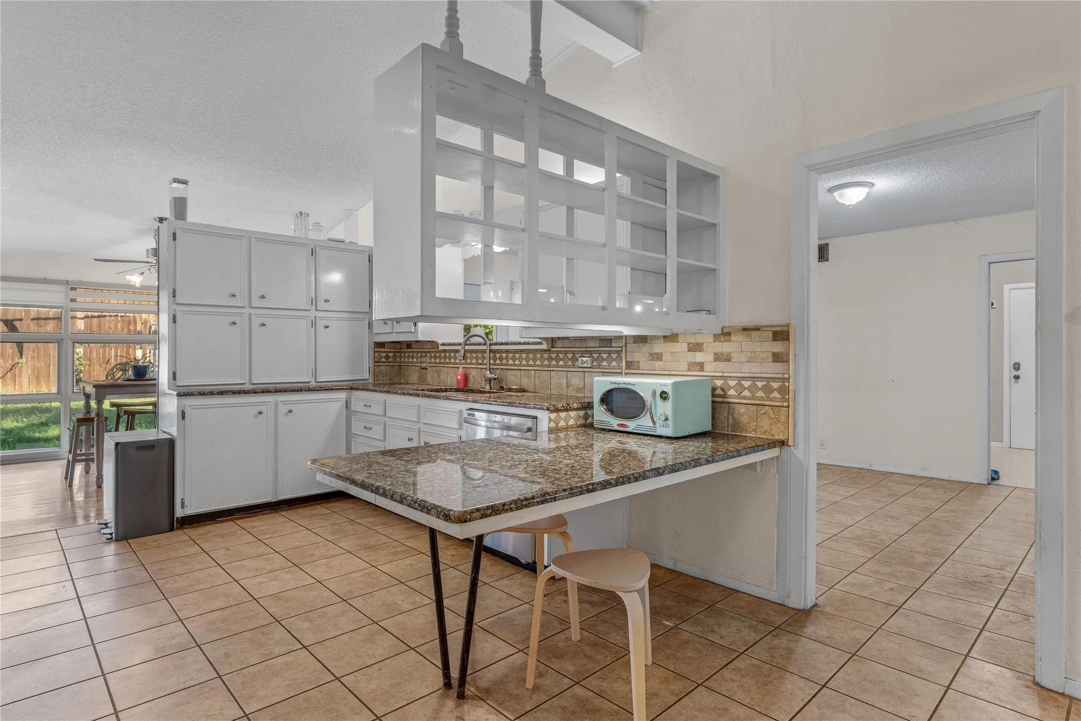 Single Family Residence For Sale in Mc Lennan County , 4337 Cedar Mountain Drive, Waco, Texas 76708, 3 Bedroom, 2 Bathroom, Garage spaces, 2,467 Sqft, built in 1956, mls#21104788, Real Estate Agent in Waco, Homes For Sale in Mc Lennan county, Homes For Sale in Waco, Realtor in Waco Texas, Real Estate Brokerage Independent Realty Texas, Luminita Cordes Realtor