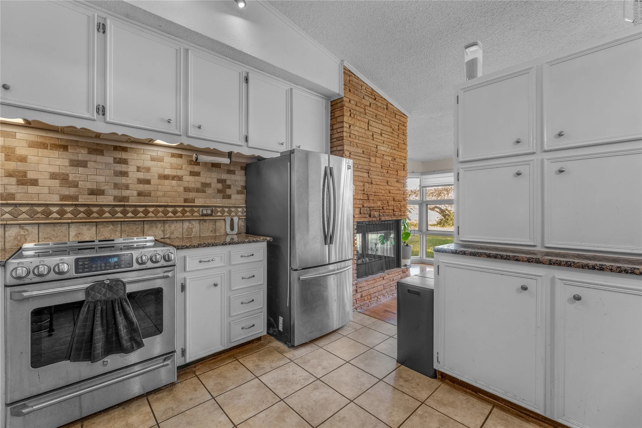 Single Family Residence For Sale in Mc Lennan County , 4337 Cedar Mountain Drive, Waco, Texas 76708, 3 Bedroom, 2 Bathroom, Garage spaces, 2,467 Sqft, built in 1956, mls#21104788, Real Estate Agent in Waco, Homes For Sale in Mc Lennan county, Homes For Sale in Waco, Realtor in Waco Texas, Real Estate Brokerage Independent Realty Texas, Luminita Cordes Realtor