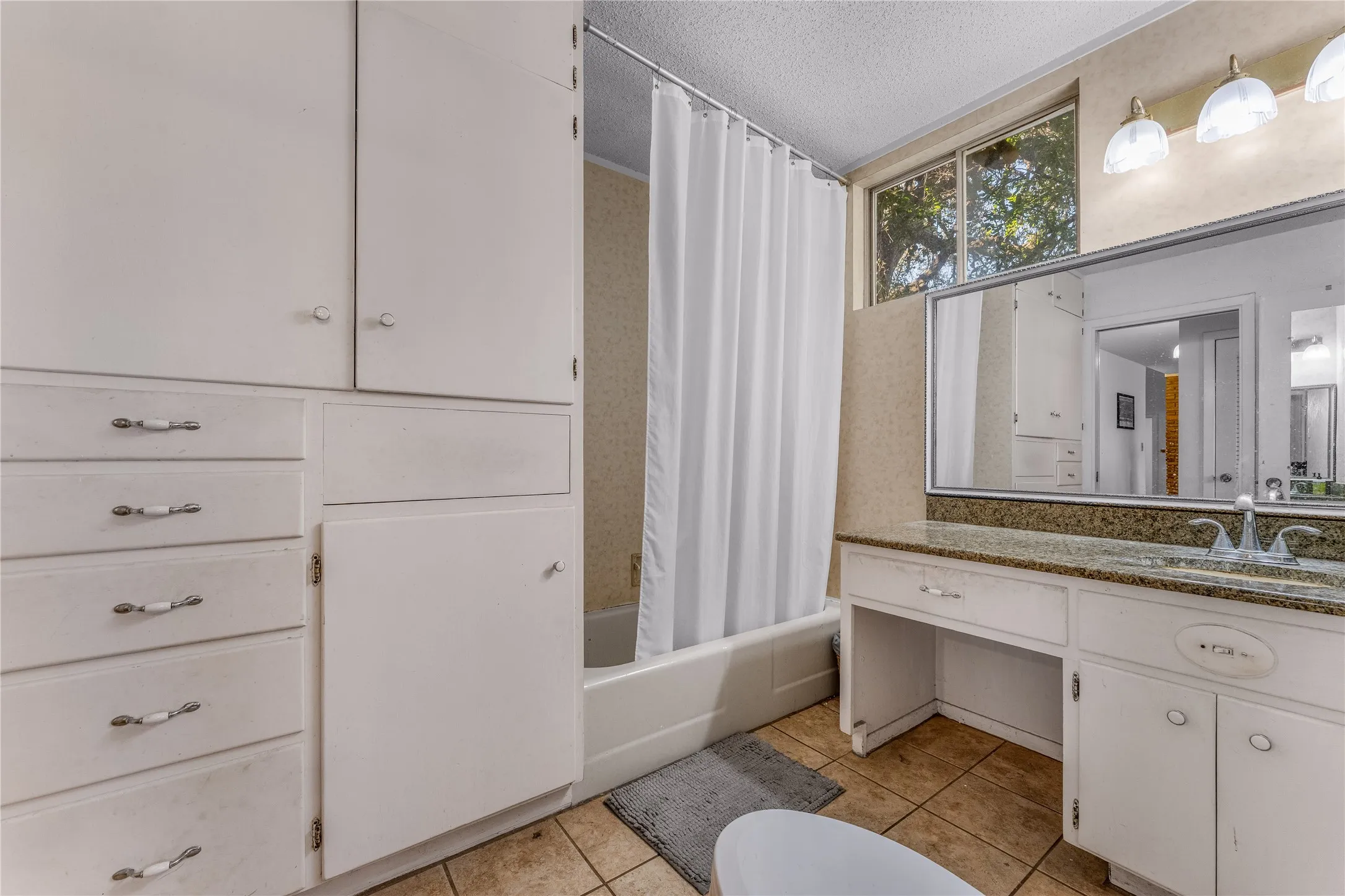 Single Family Residence For Sale in Mc Lennan County , 4337 Cedar Mountain Drive, Waco, Texas 76708, 3 Bedroom, 2 Bathroom, Garage spaces, 2,467 Sqft, built in 1956, mls#21104788, Real Estate Agent in Waco, Homes For Sale in Mc Lennan county, Homes For Sale in Waco, Realtor in Waco Texas, Real Estate Brokerage Independent Realty Texas, Luminita Cordes Realtor