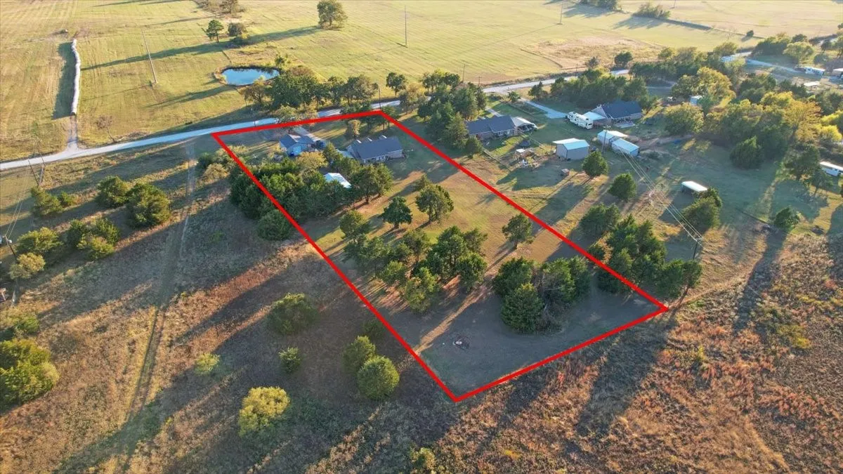 Aerial view of sparsely populated area featuring property parcel outlined