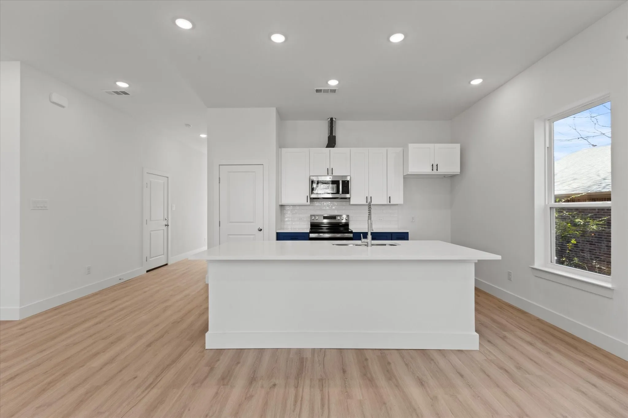 Single Family Residence For Sale in Grayson County , 919 W Day Street, Denison, Texas 75020, 3 Bedroom, 2 Bathroom, 2 Garage spaces, 1,377 Sqft, built in 2026, New Construction - Complete, mls#21105124, Real Estate Agent in Denison, Homes For Sale in Grayson county, Homes For Sale in Denison, Realtor in Denison Texas, Real Estate Brokerage Independent Realty Texas, Luminita Cordes Realtor