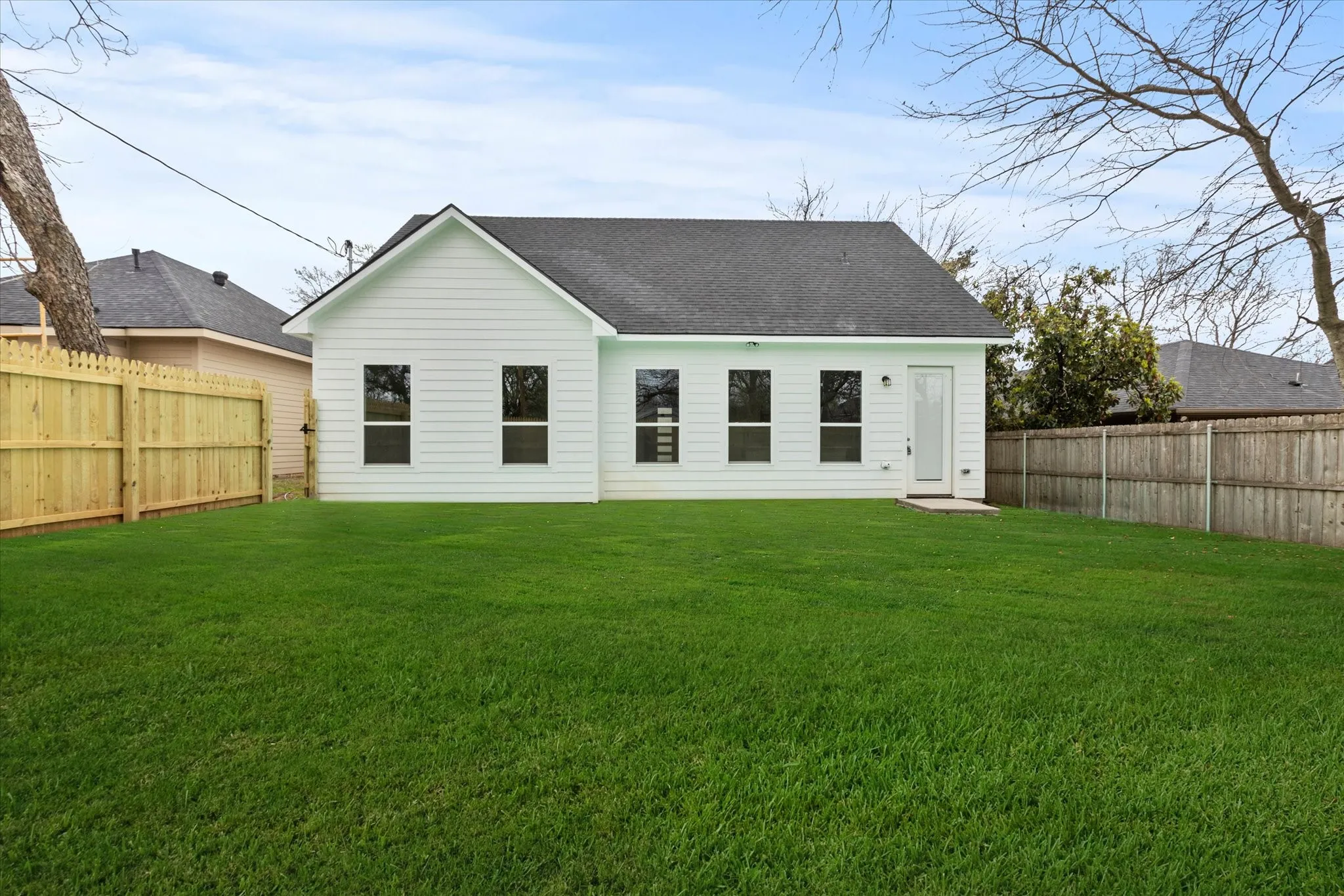 Single Family Residence For Sale in Grayson County , 919 W Day Street, Denison, Texas 75020, 3 Bedroom, 2 Bathroom, 2 Garage spaces, 1,377 Sqft, built in 2026, New Construction - Complete, mls#21105124, Real Estate Agent in Denison, Homes For Sale in Grayson county, Homes For Sale in Denison, Realtor in Denison Texas, Real Estate Brokerage Independent Realty Texas, Luminita Cordes Realtor