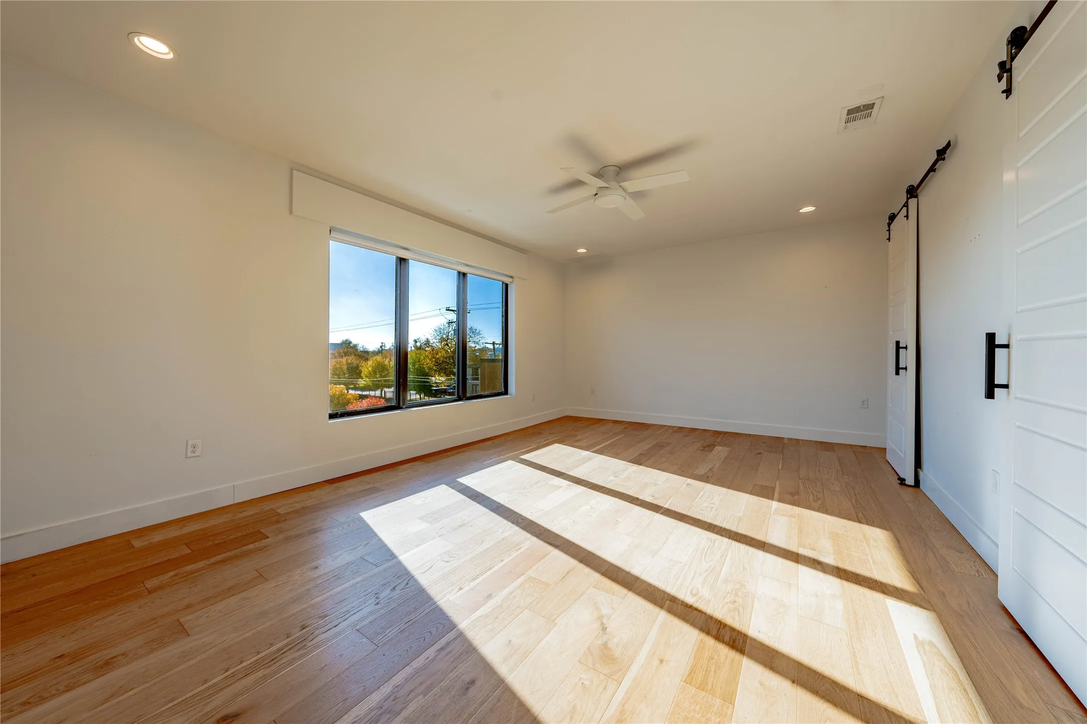 Single Family Residence For Sale in Dallas County , 4575 Virginia Avenue, Dallas, Texas 75204, 2 Bedroom, 3 Bathroom, 2 Garage spaces, 1,846 Sqft, built in 2018, Preowned, mls#21104907, Real Estate Agent in Dallas, Homes For Sale in Dallas county, Homes For Sale in Dallas, Realtor in Dallas Texas, Real Estate Brokerage Independent Realty Texas, Luminita Cordes Realtor