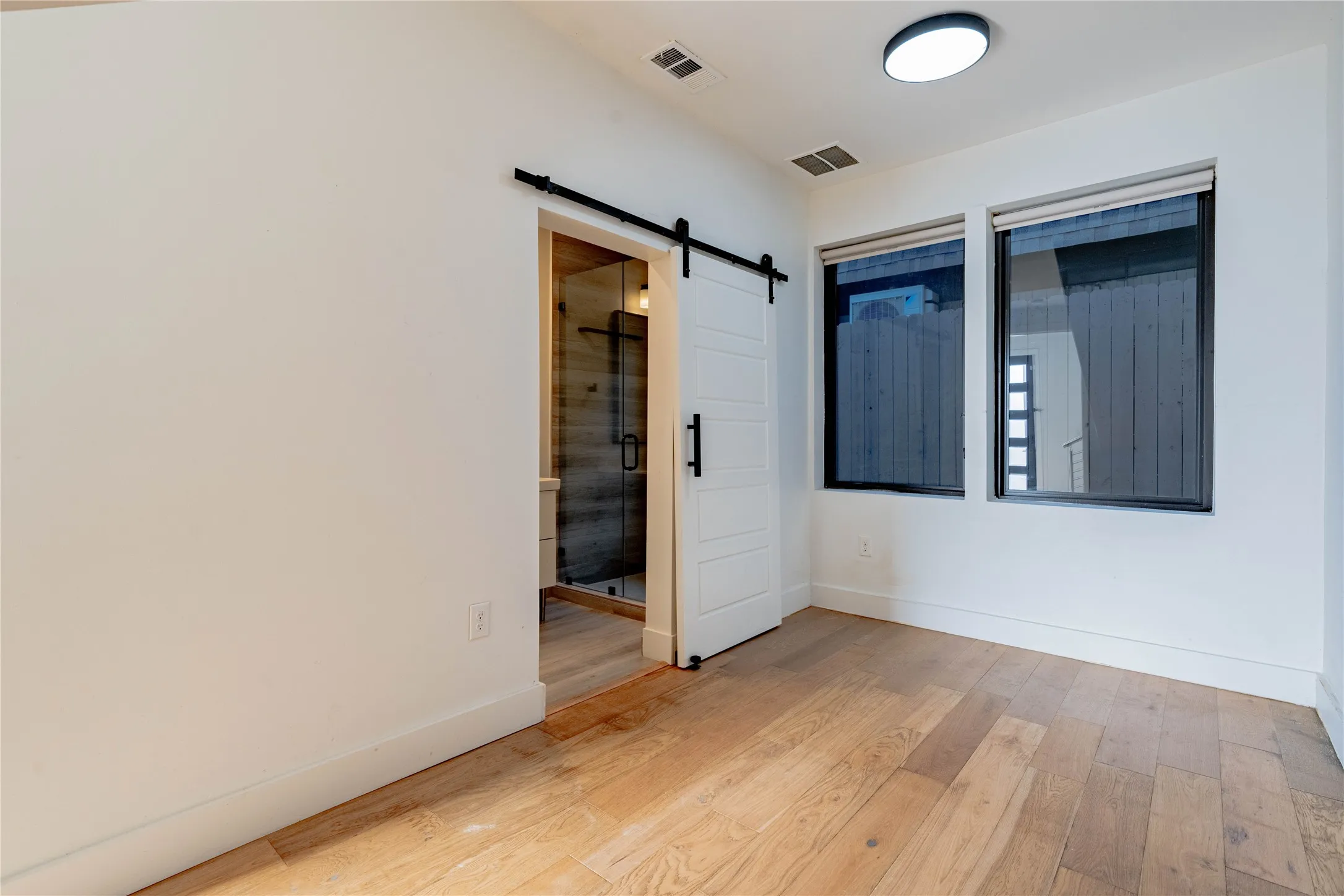 Single Family Residence For Sale in Dallas County , 4575 Virginia Avenue, Dallas, Texas 75204, 2 Bedroom, 3 Bathroom, 2 Garage spaces, 1,846 Sqft, built in 2018, Preowned, mls#21104907, Real Estate Agent in Dallas, Homes For Sale in Dallas county, Homes For Sale in Dallas, Realtor in Dallas Texas, Real Estate Brokerage Independent Realty Texas, Luminita Cordes Realtor