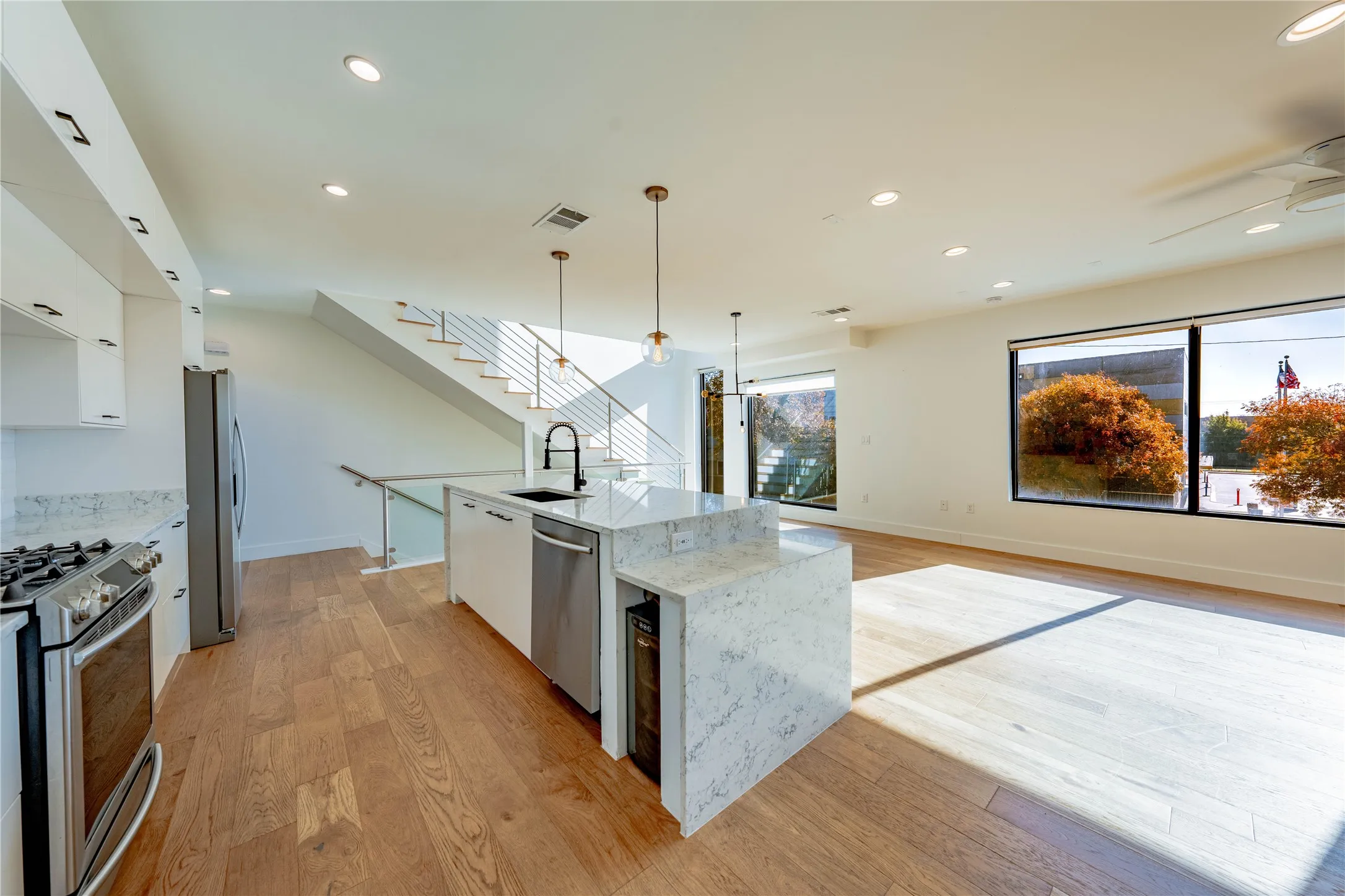 Single Family Residence For Sale in Dallas County , 4575 Virginia Avenue, Dallas, Texas 75204, 2 Bedroom, 3 Bathroom, 2 Garage spaces, 1,846 Sqft, built in 2018, Preowned, mls#21104907, Real Estate Agent in Dallas, Homes For Sale in Dallas county, Homes For Sale in Dallas, Realtor in Dallas Texas, Real Estate Brokerage Independent Realty Texas, Luminita Cordes Realtor