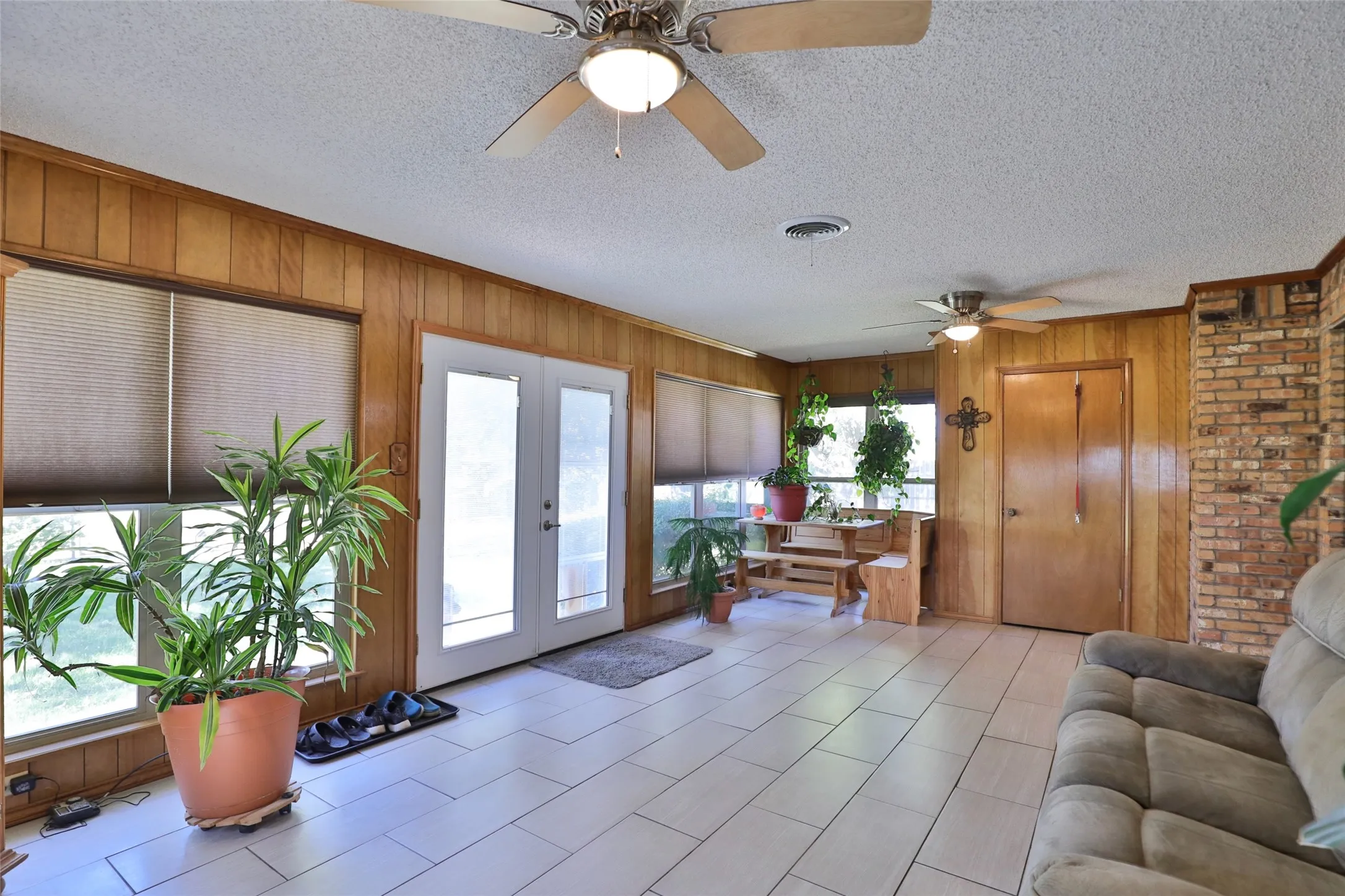 Single Family Residence For Sale in Taylor County , 448 Elmdale Road S, Abilene, Texas 79602, 3 Bedroom, 2 Bathroom, 4 Garage spaces, 2,782 Sqft, built in 1980, Preowned, mls#21105709, Real Estate Agent in Abilene, Homes For Sale in Taylor county, Homes For Sale in Abilene, Realtor in Abilene Texas, Real Estate Brokerage Independent Realty Texas, Luminita Cordes Realtor